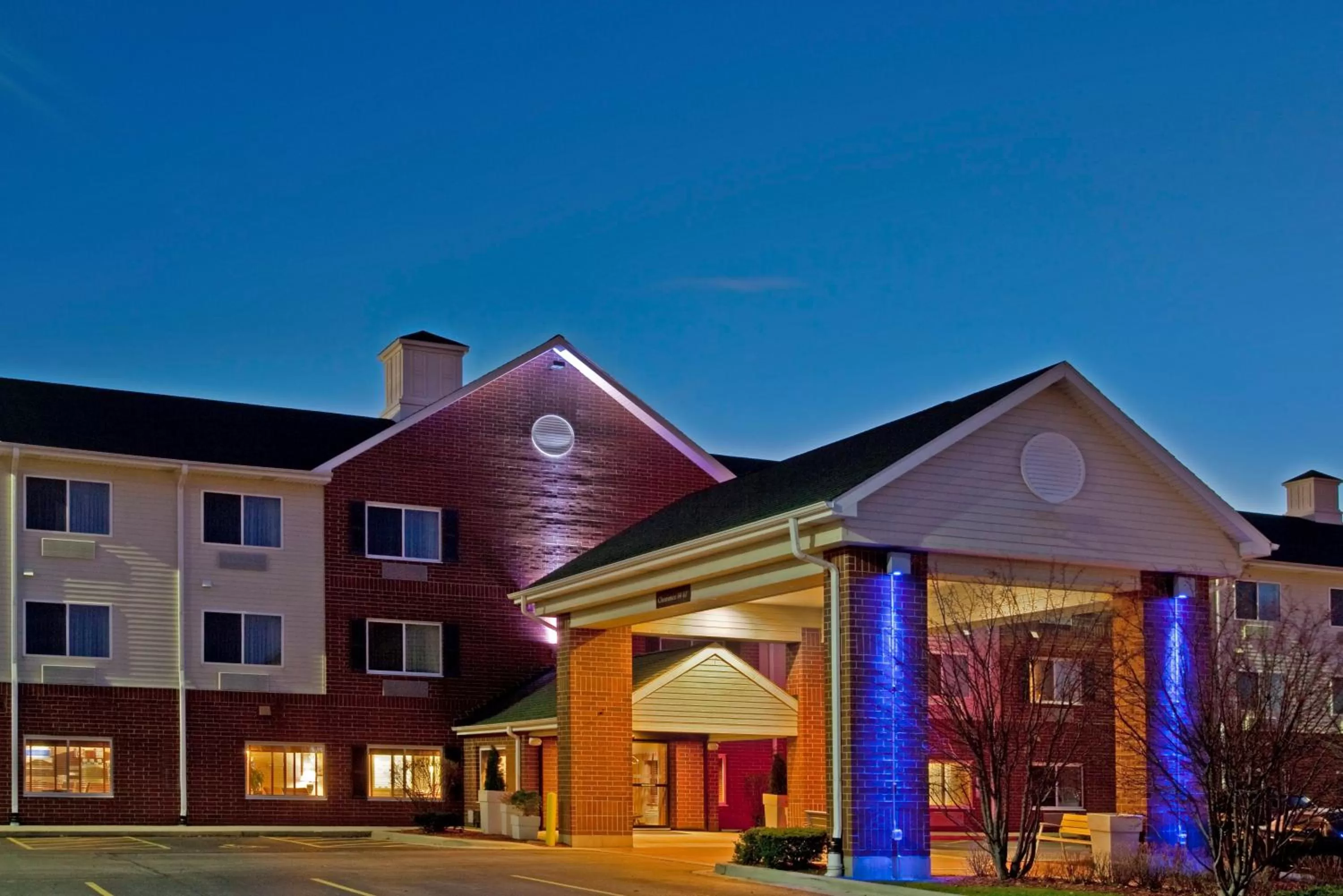 Property building in Holiday Inn Express Chicago Northwest-Vernon Hills by IHG