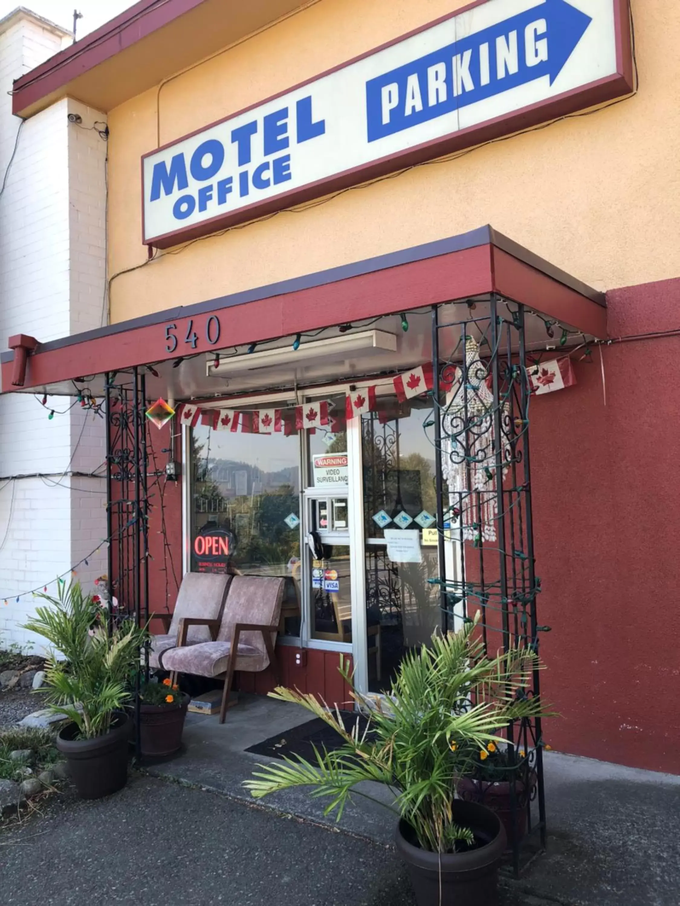 Holiday House Motel