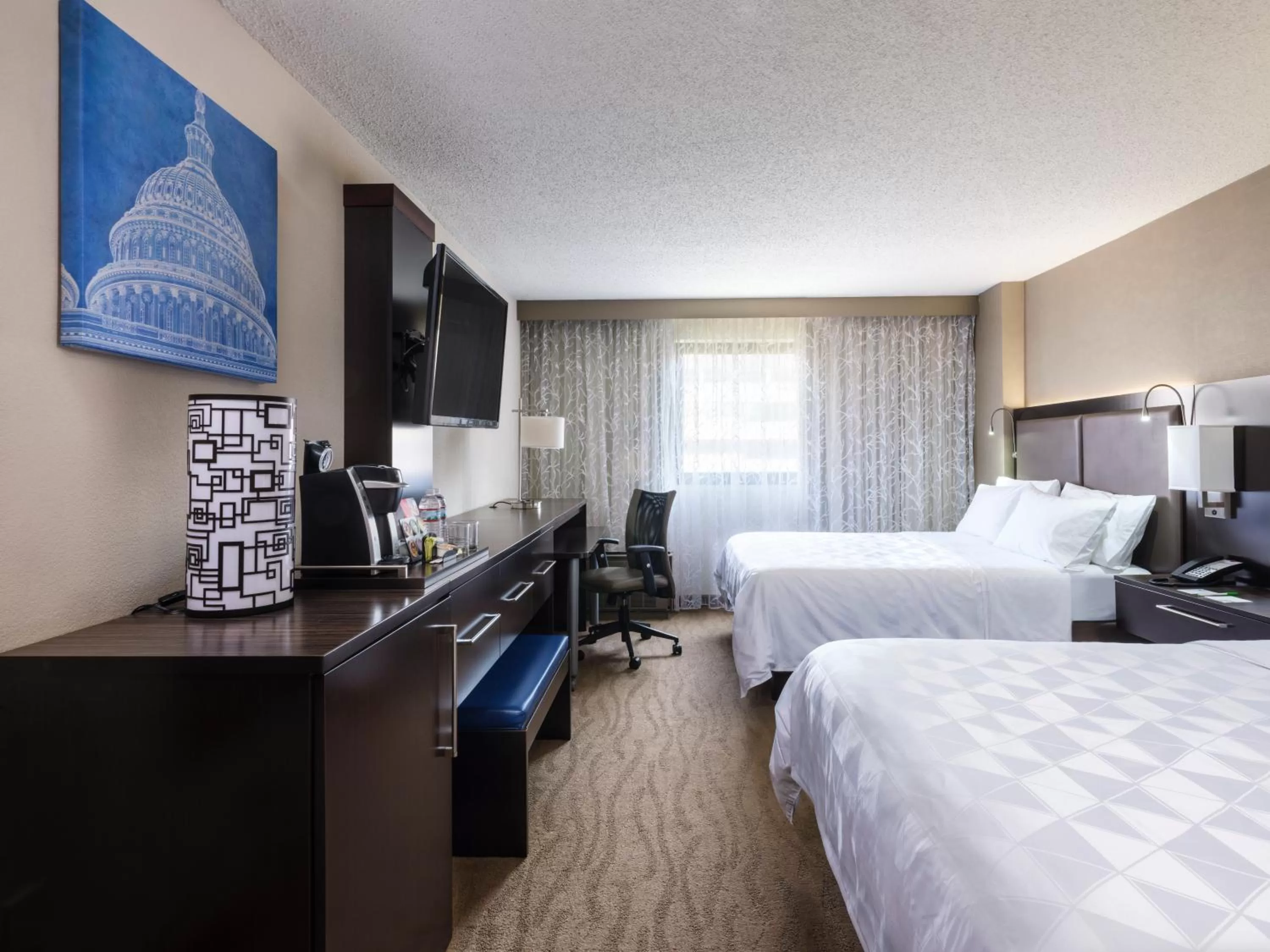 Photo of the whole room, Bed in Holiday Inn Washington Capitol-National Mall by IHG