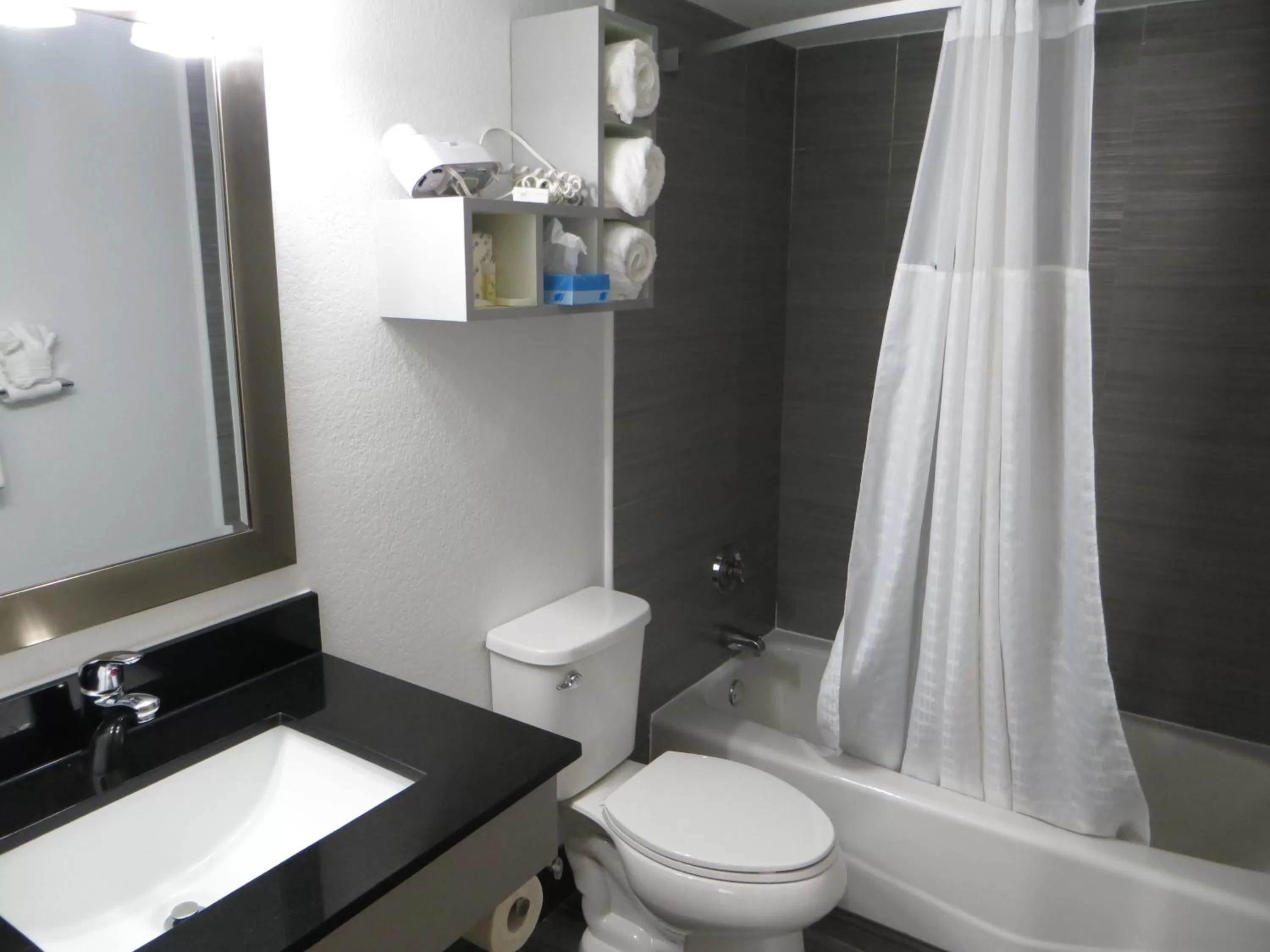 Bathroom in Arya Blu Inn and Suites
