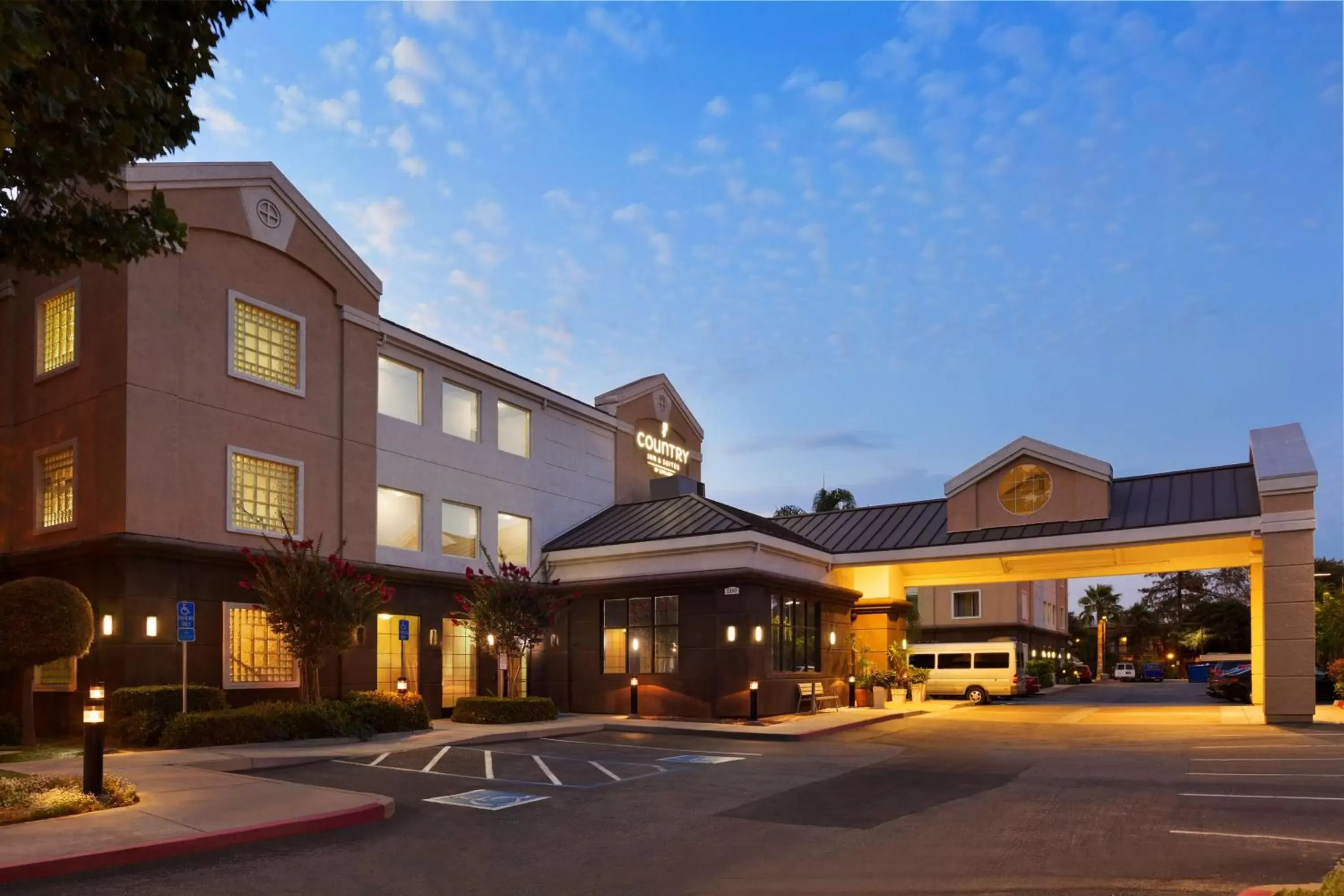 Property Building in Country Inn & Suites by Radisson, San Jose International Airport, CA