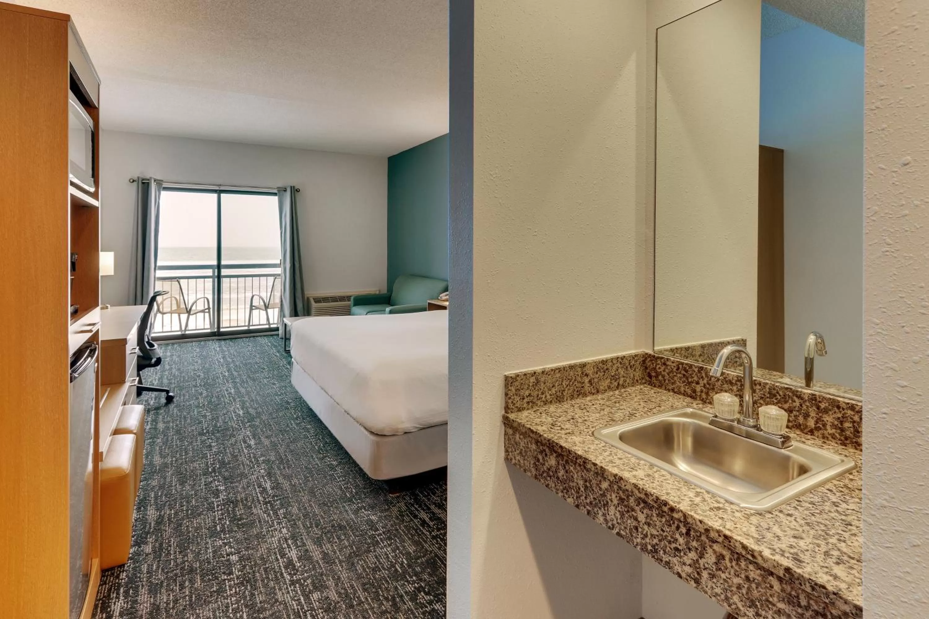 Bed in Parkshore Resort