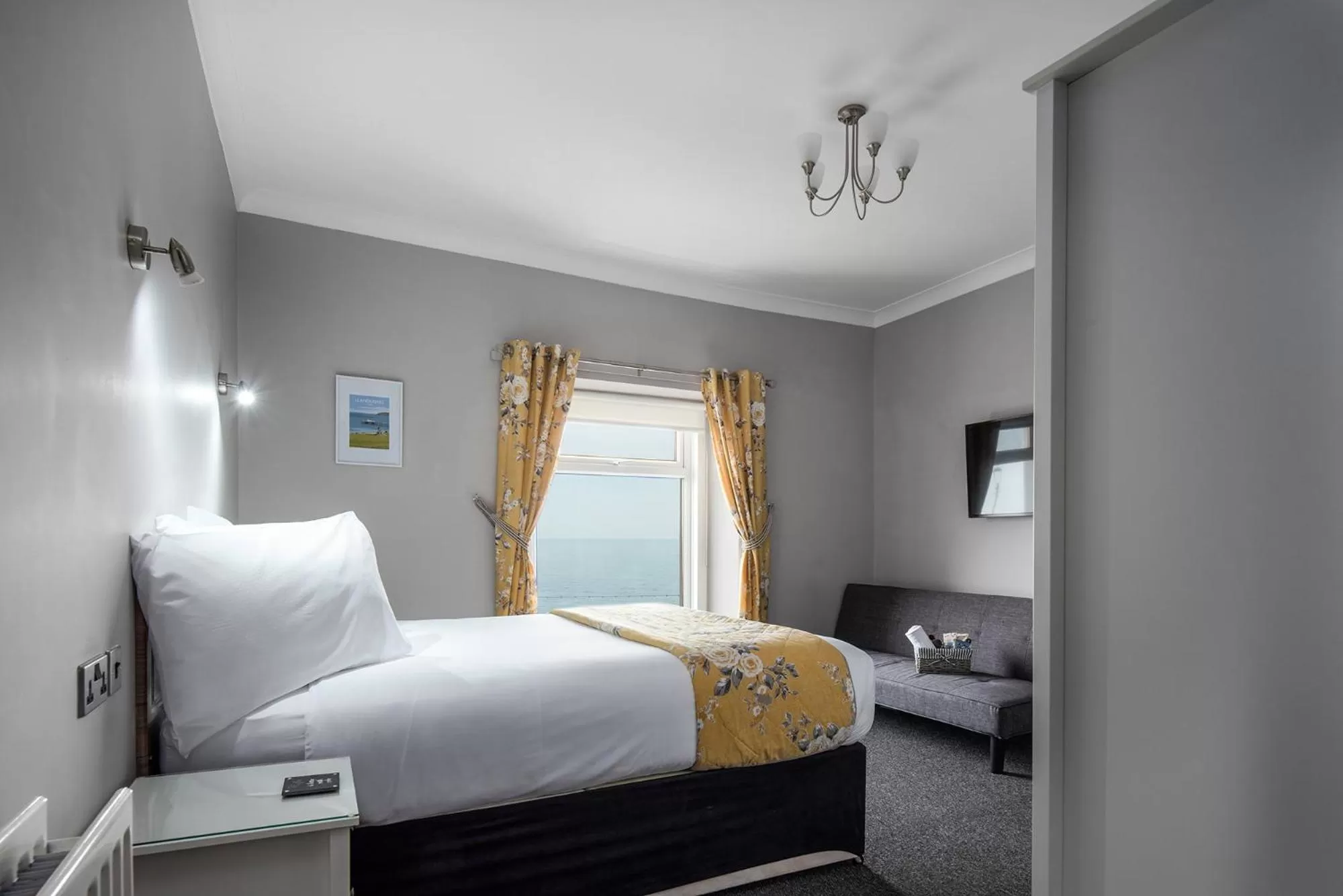 Bedroom, Bed in Pebble House