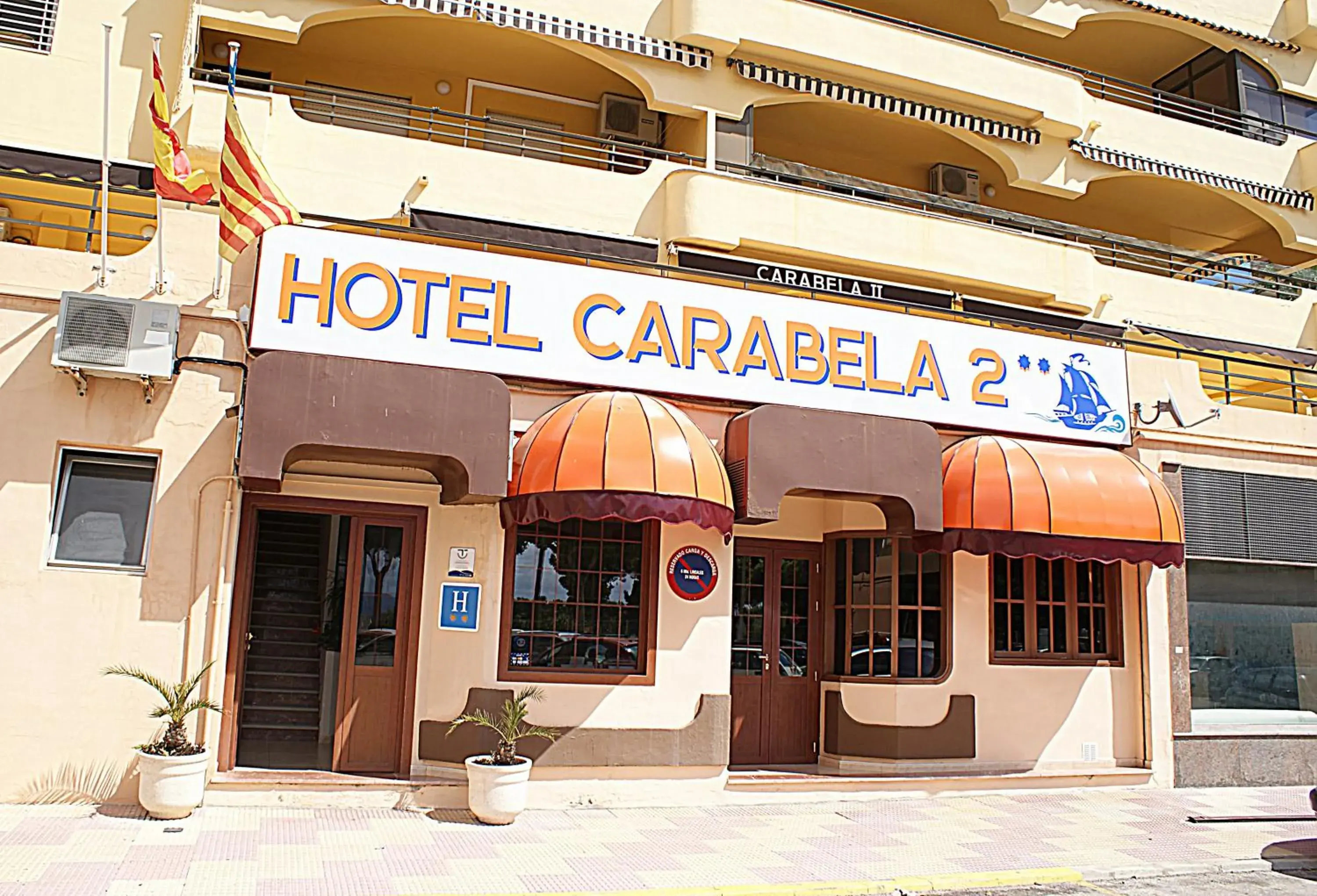 Facade/entrance in Hotel Carabela 2