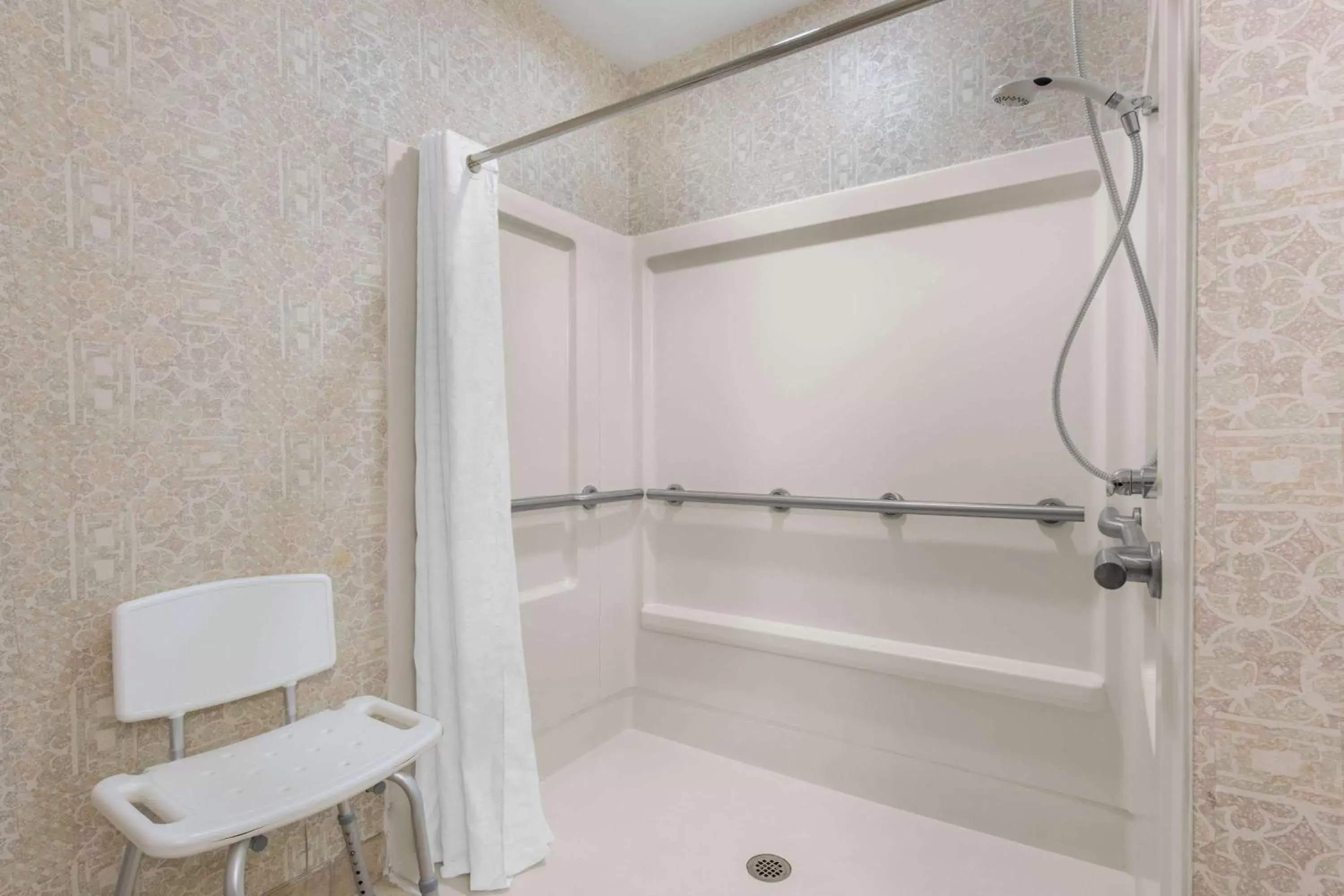 Queen Suite - Disability Access with Roll-in Shower in Hawthorn Suites by Wyndham Lancaster