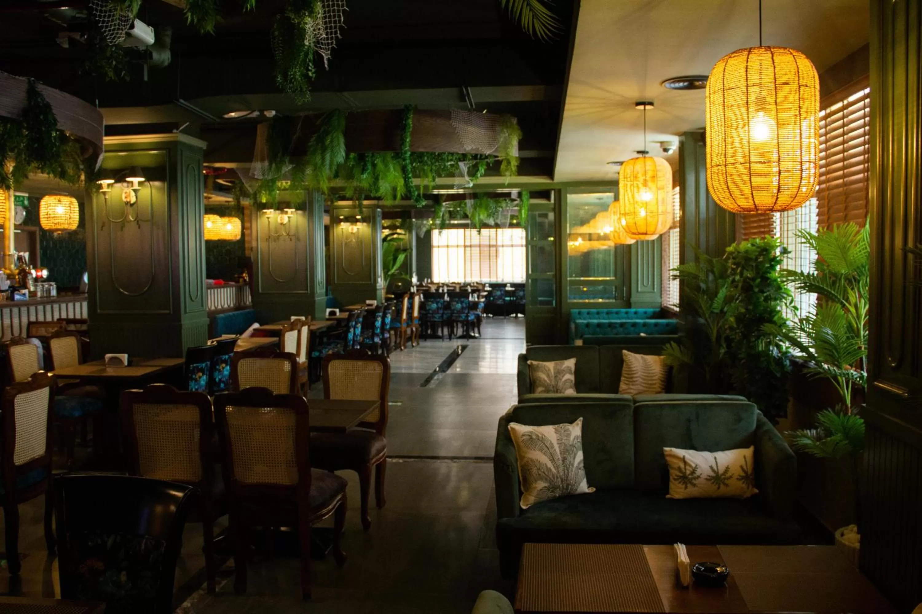 Restaurant/places to eat in President Hotel