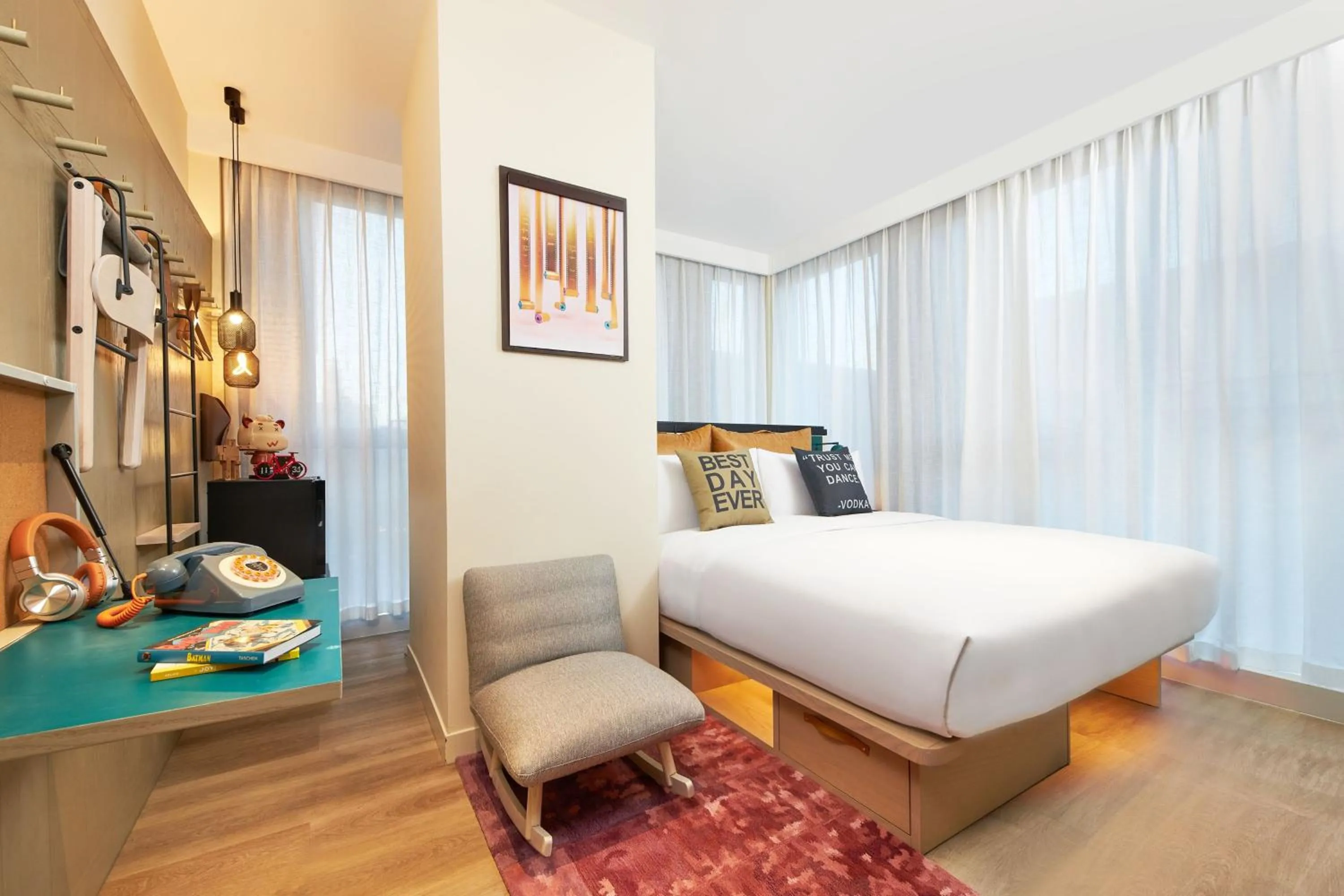 Photo of the whole room, Bed in Moxy Xi'an Downtown