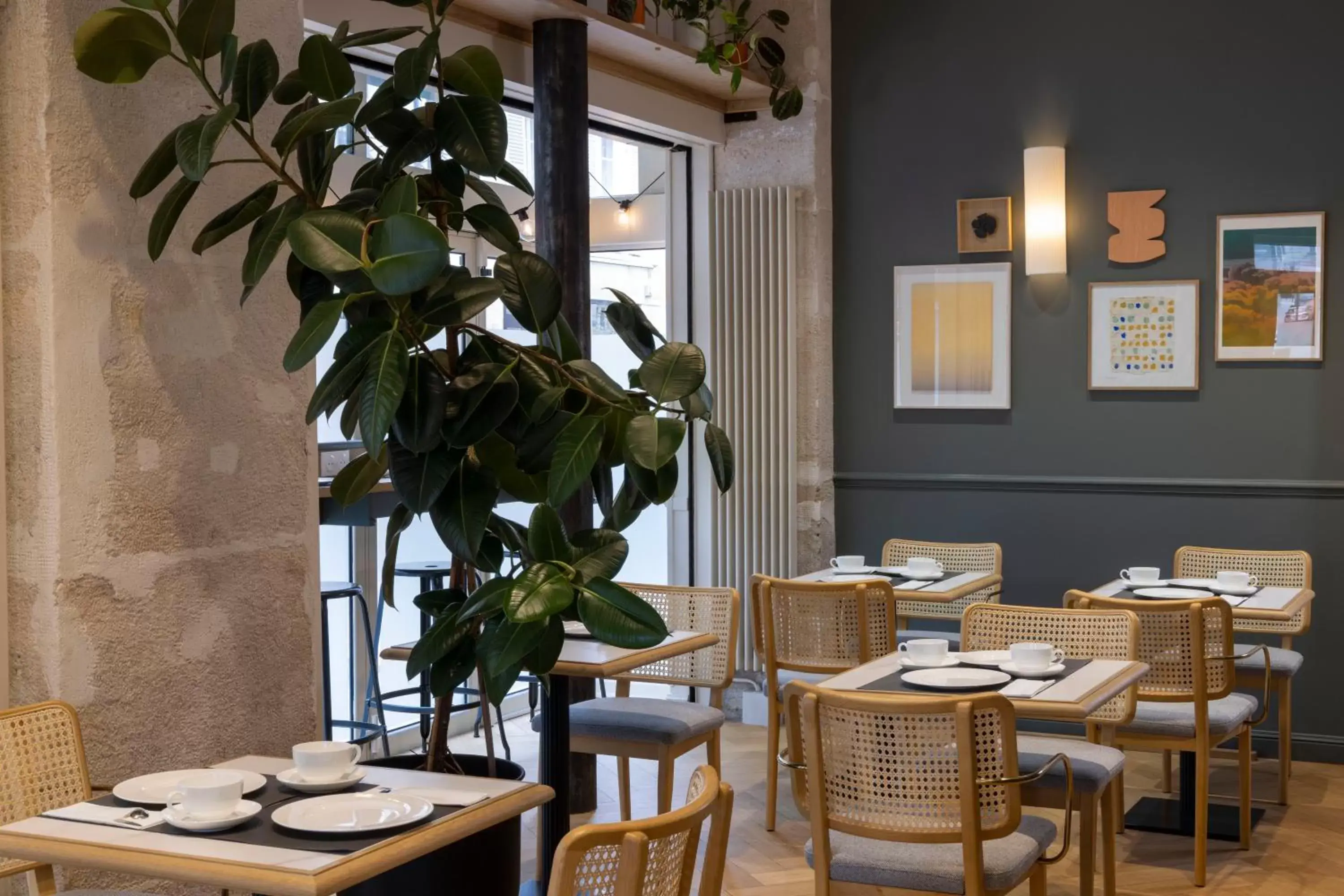 Restaurant/Places to Eat in Hotel Abbatial Saint Germain