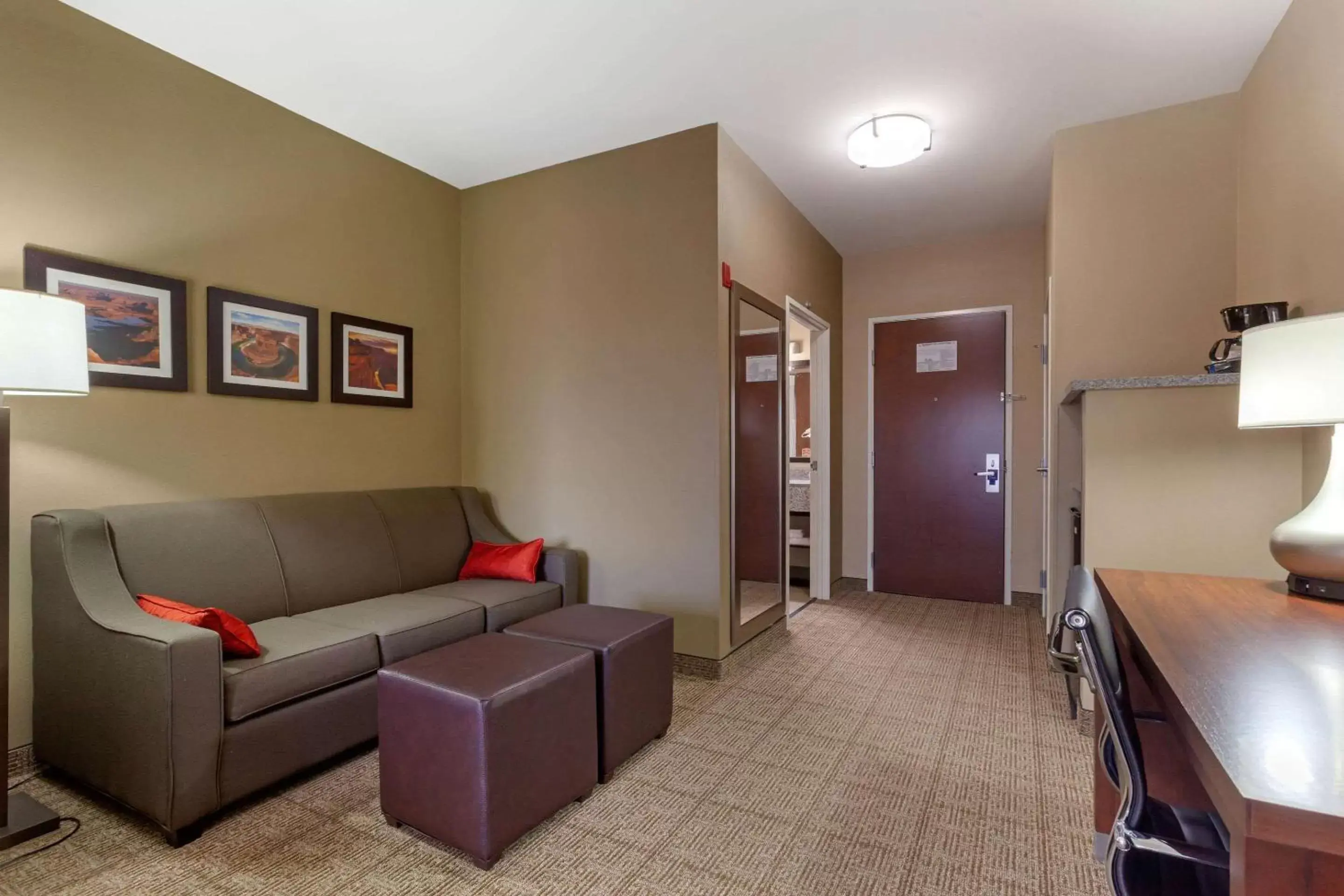 Photo of the whole room, Seating Area in Comfort Inn & Suites Page at Lake Powell