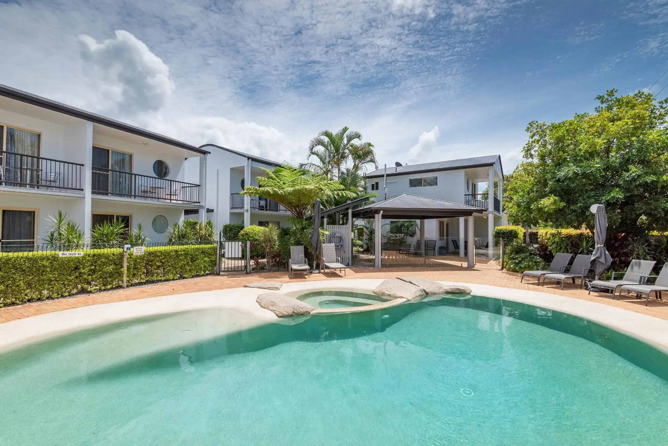 Property building, Swimming Pool in Anchor Motel Noosa