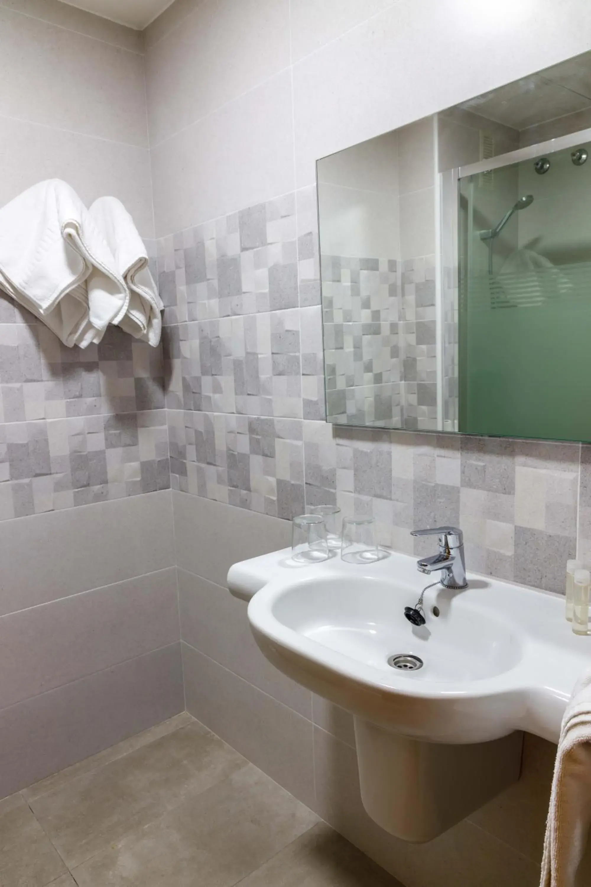 Bathroom in Hotel Herasu