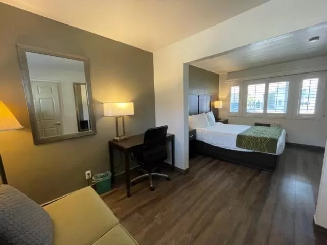 Bed in Hi View Inn & Suites