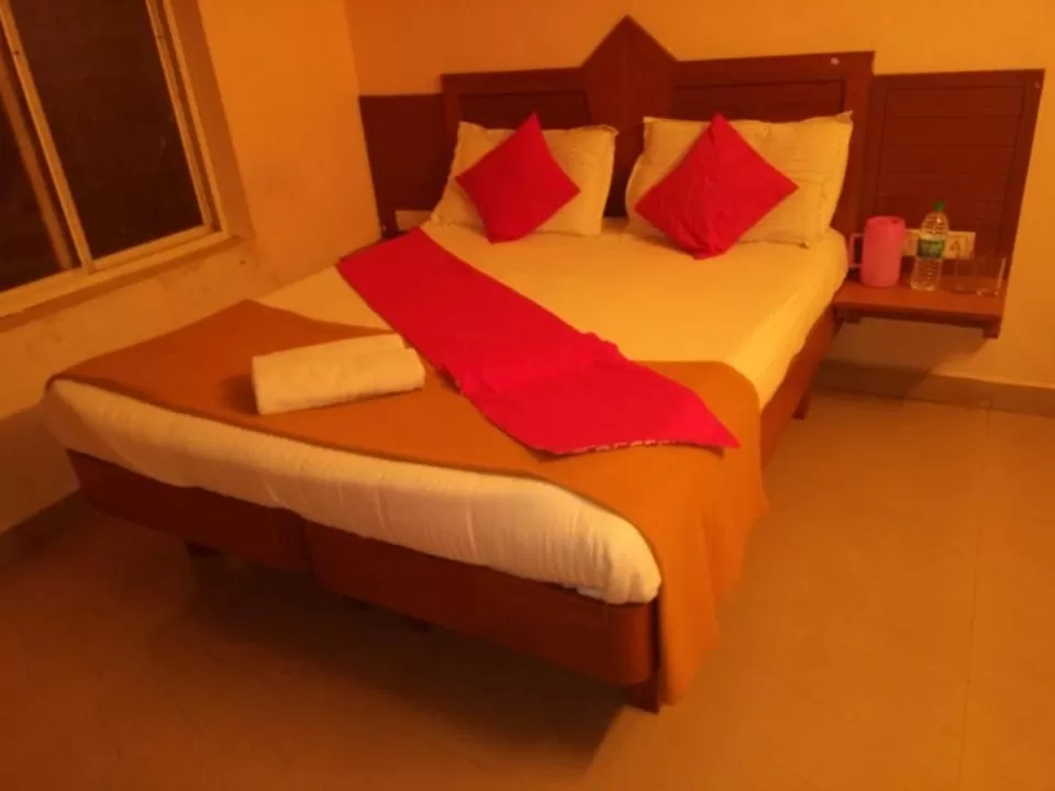 Bedroom, Bed in Silver Cloud Hotel Sholinganallur