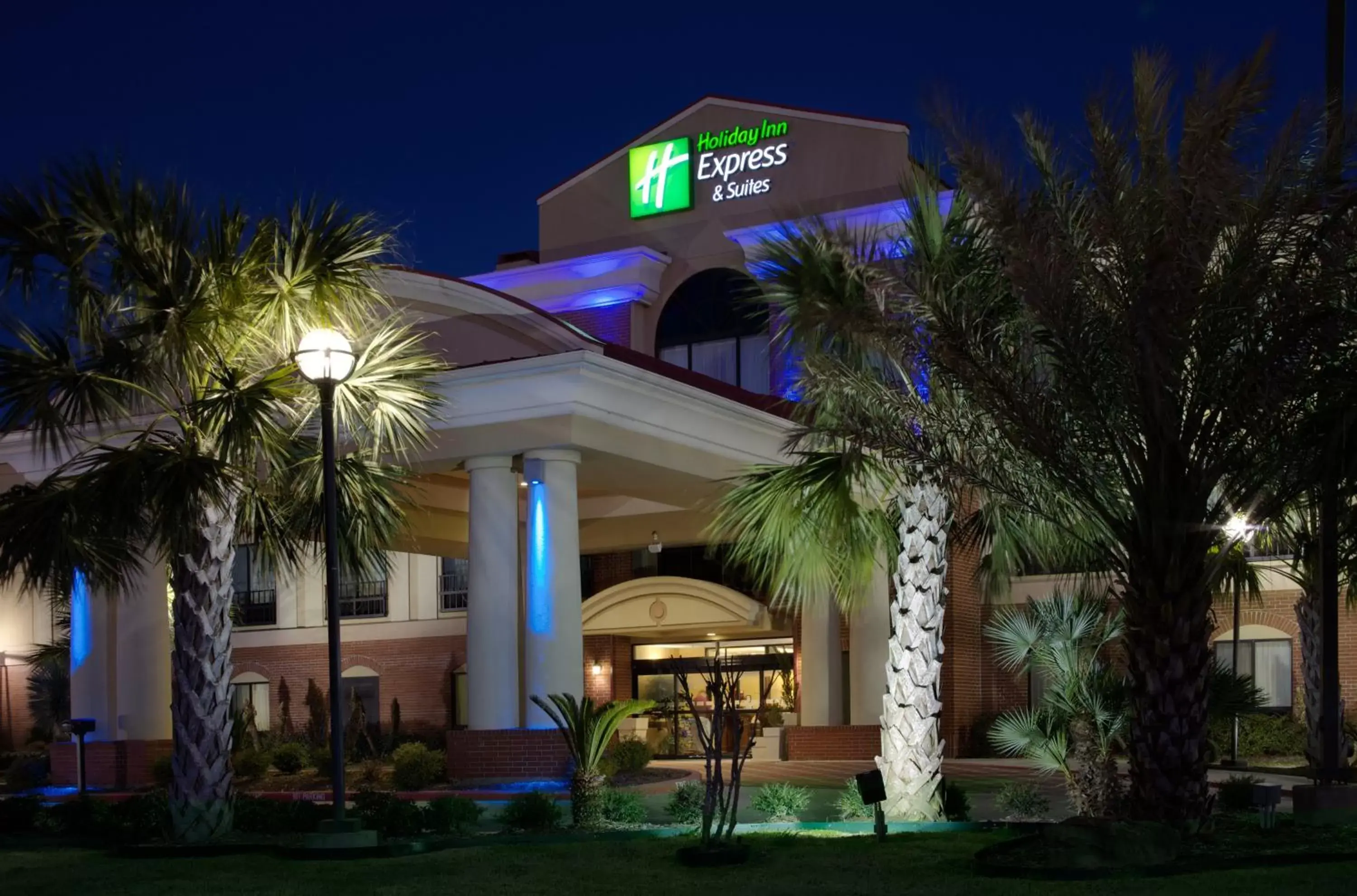 Property Building in Holiday Inn Express & Suites Wharton, an IHG Hotel