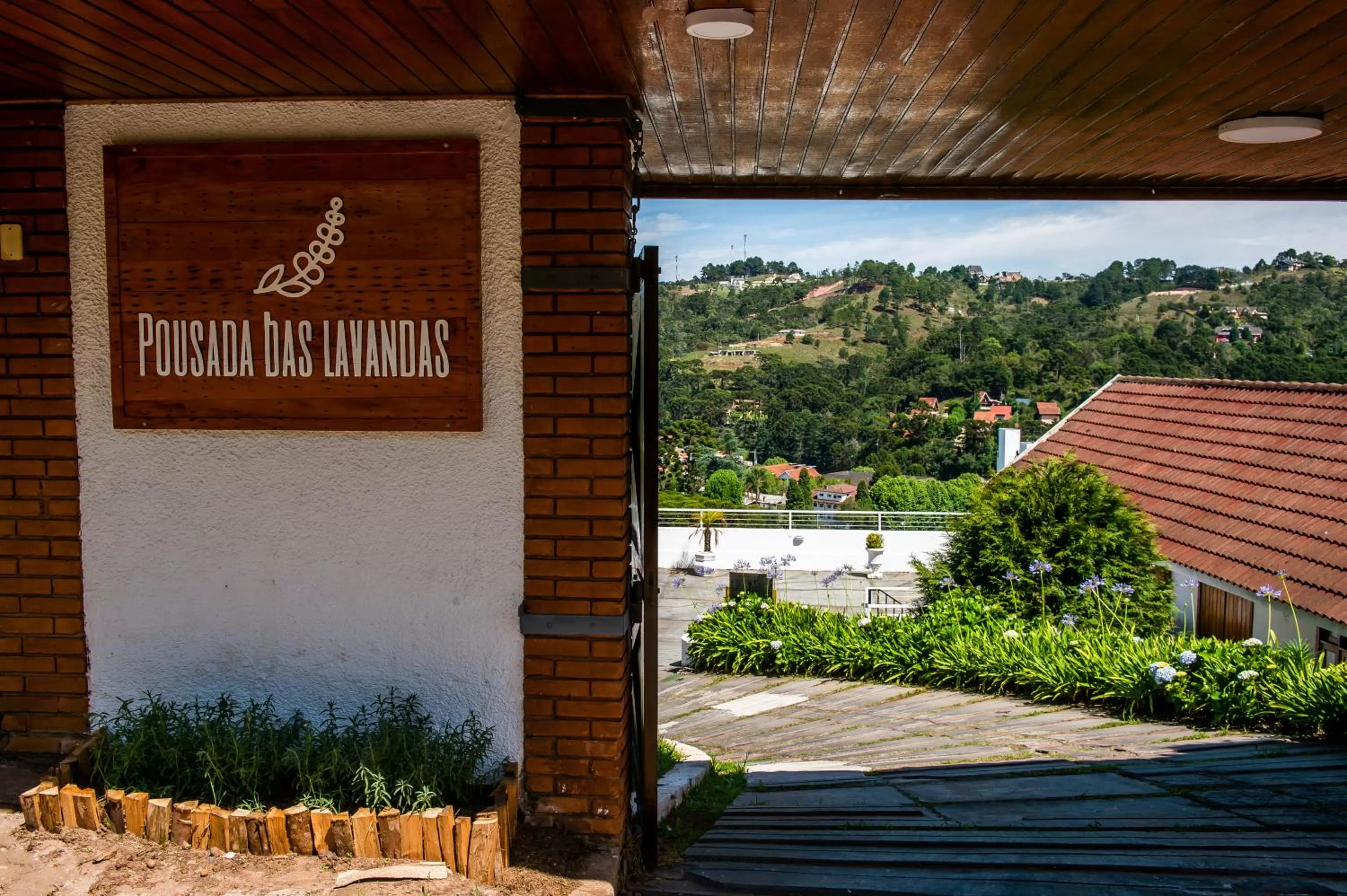 Facade/entrance in Pousada das Lavandas