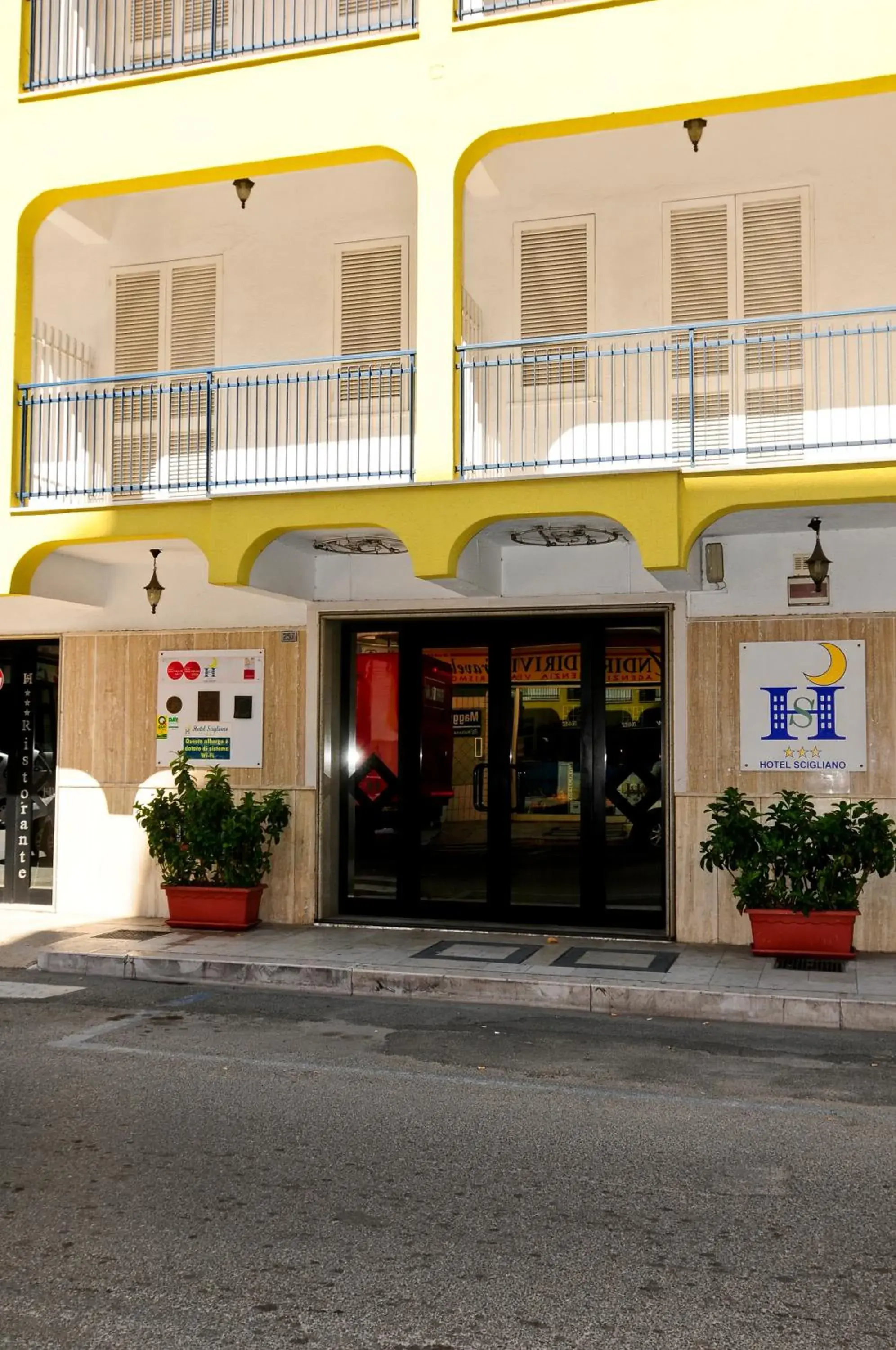 Facade/entrance, Property Building in Hotel Scigliano