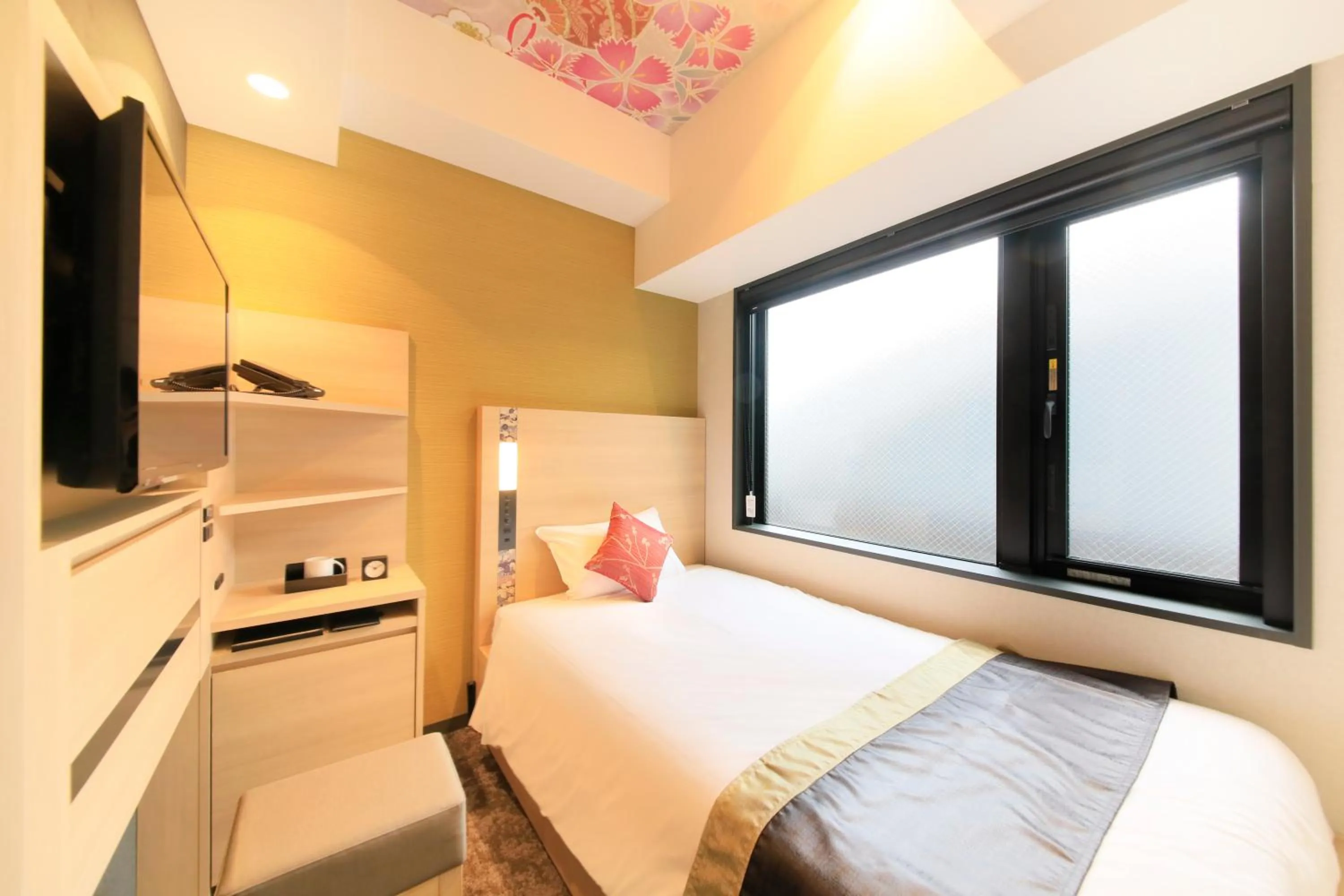 Photo of the whole room, Bed in The Hedistar Hotel Kyoto Nijo Comic & Books