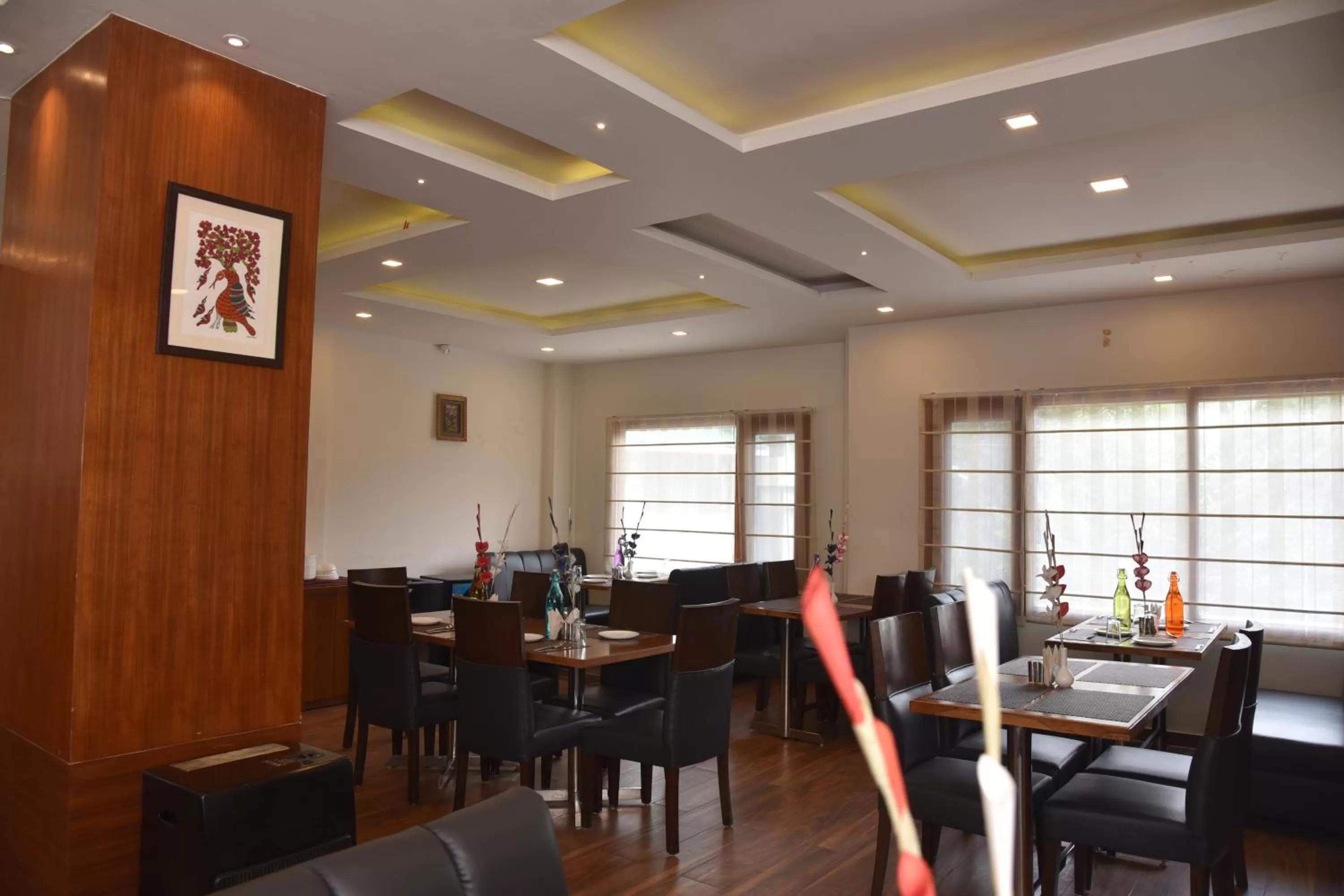 Restaurant/Places to Eat in Hotel Ambika Resort Manali