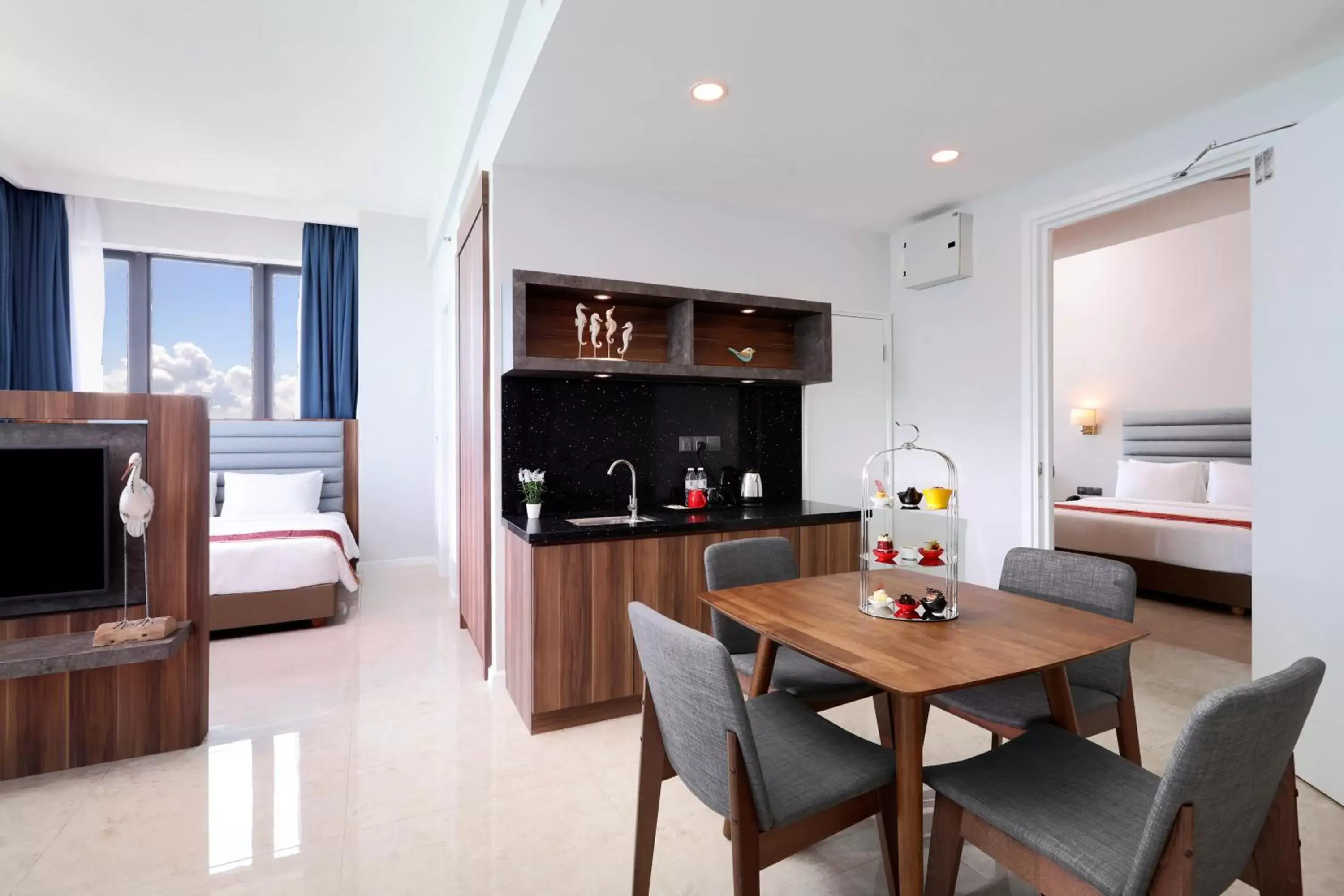 Dining Area in Hompton Hotel by the Beach