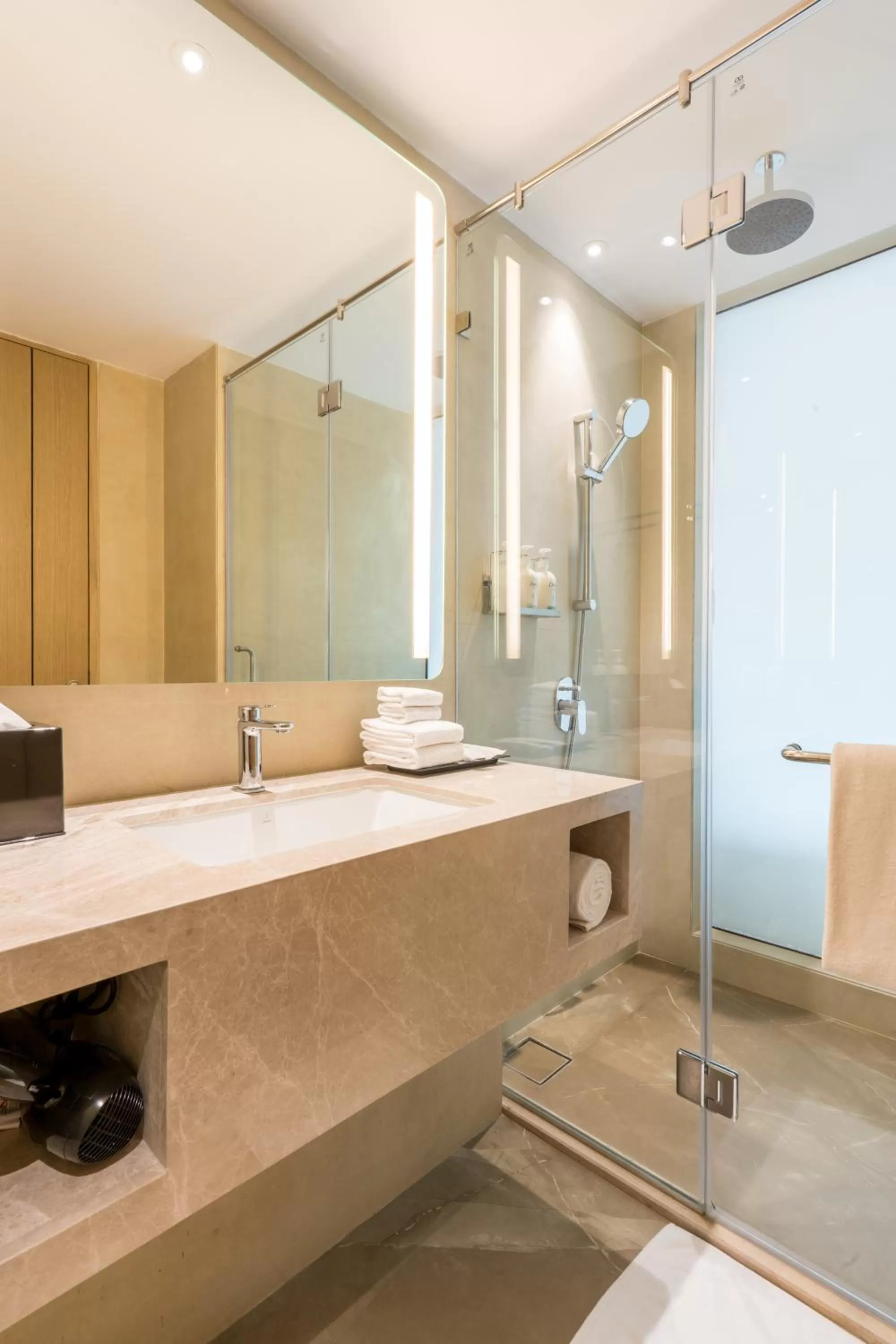 Shower in Holiday Inn Lucknow Airport by IHG