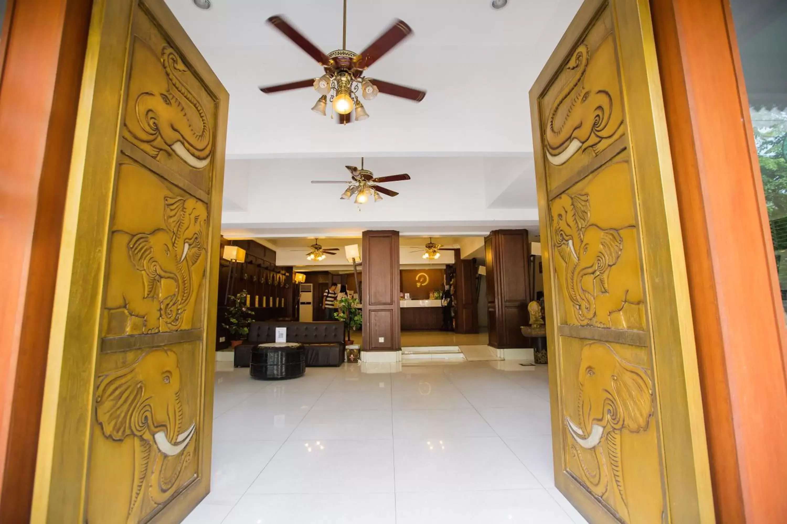 Facade/entrance, Lobby/Reception in Chiang Roi 7 Days Inn