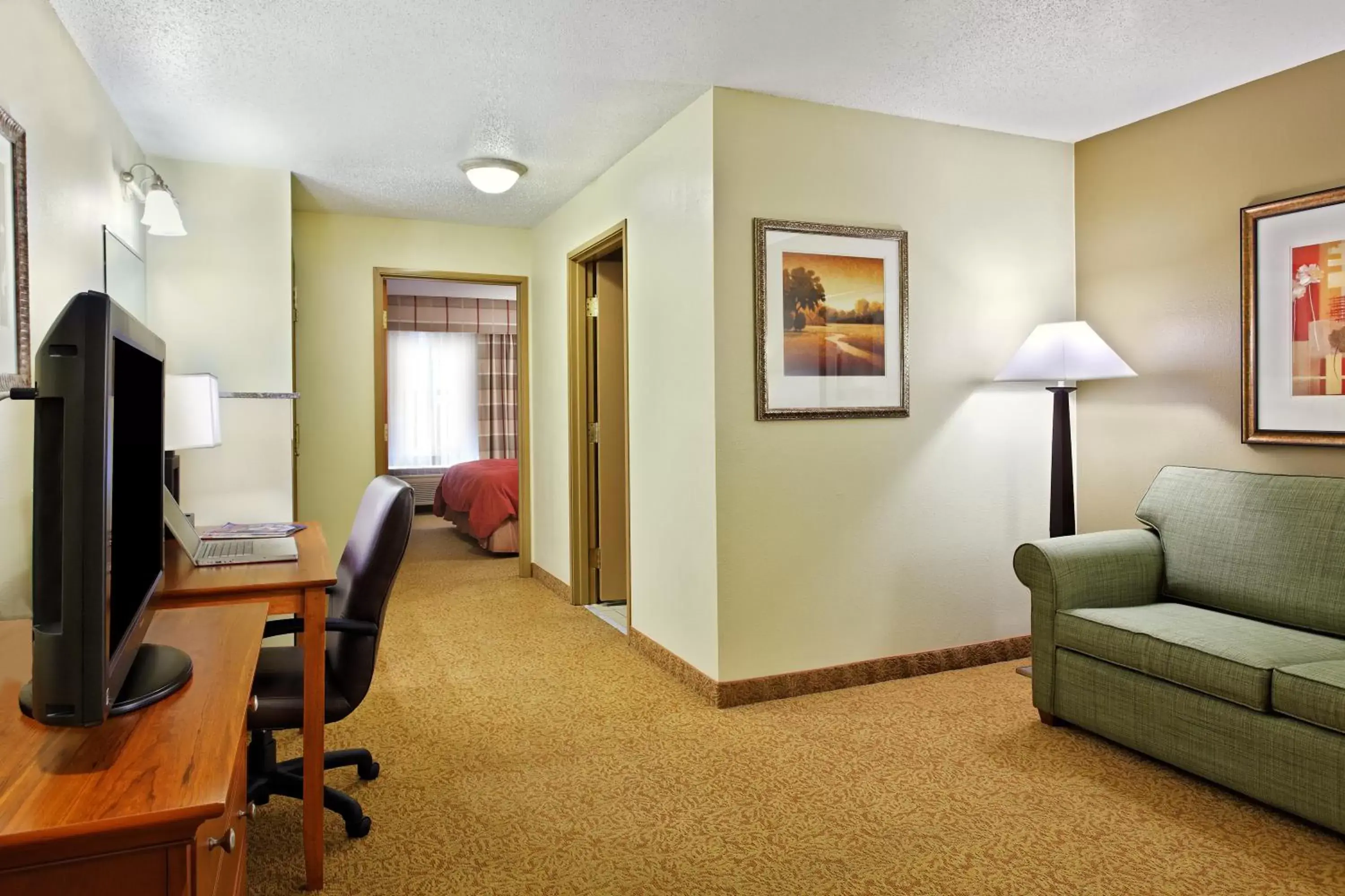 Living room, Seating Area in Country Inn & Suites by Radisson, Sycamore, IL
