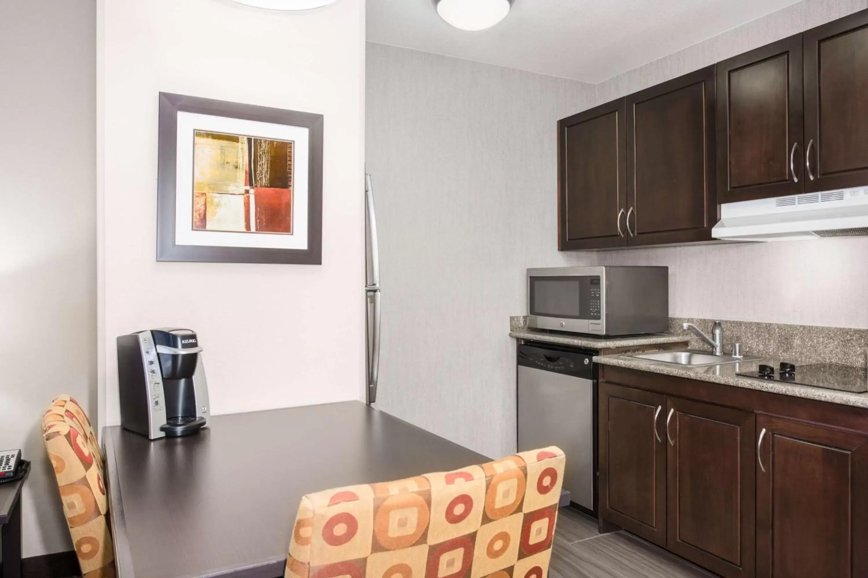 Living room, Kitchen/Kitchenette in Homewood Suites by Hilton South Las Vegas