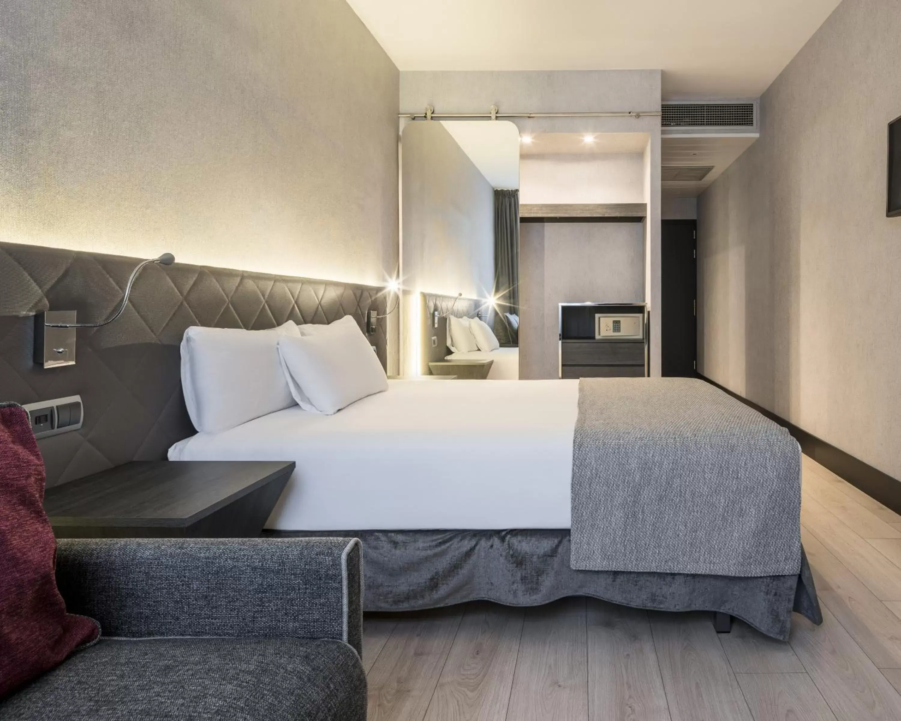 Photo of the whole room, Bed in Ilunion Bel-Art Photo of the whole room, Bed in Ilunion Bel-Art