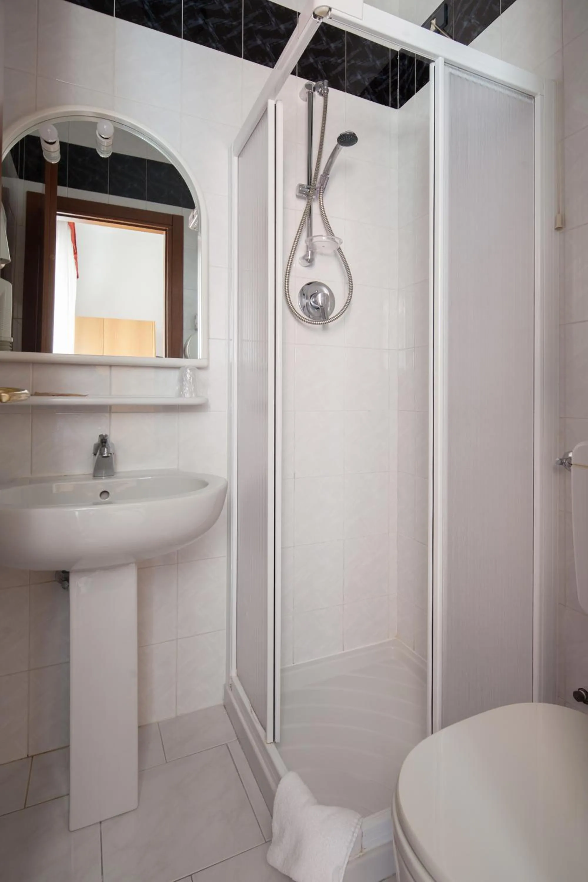 Shower in Hotel Nella