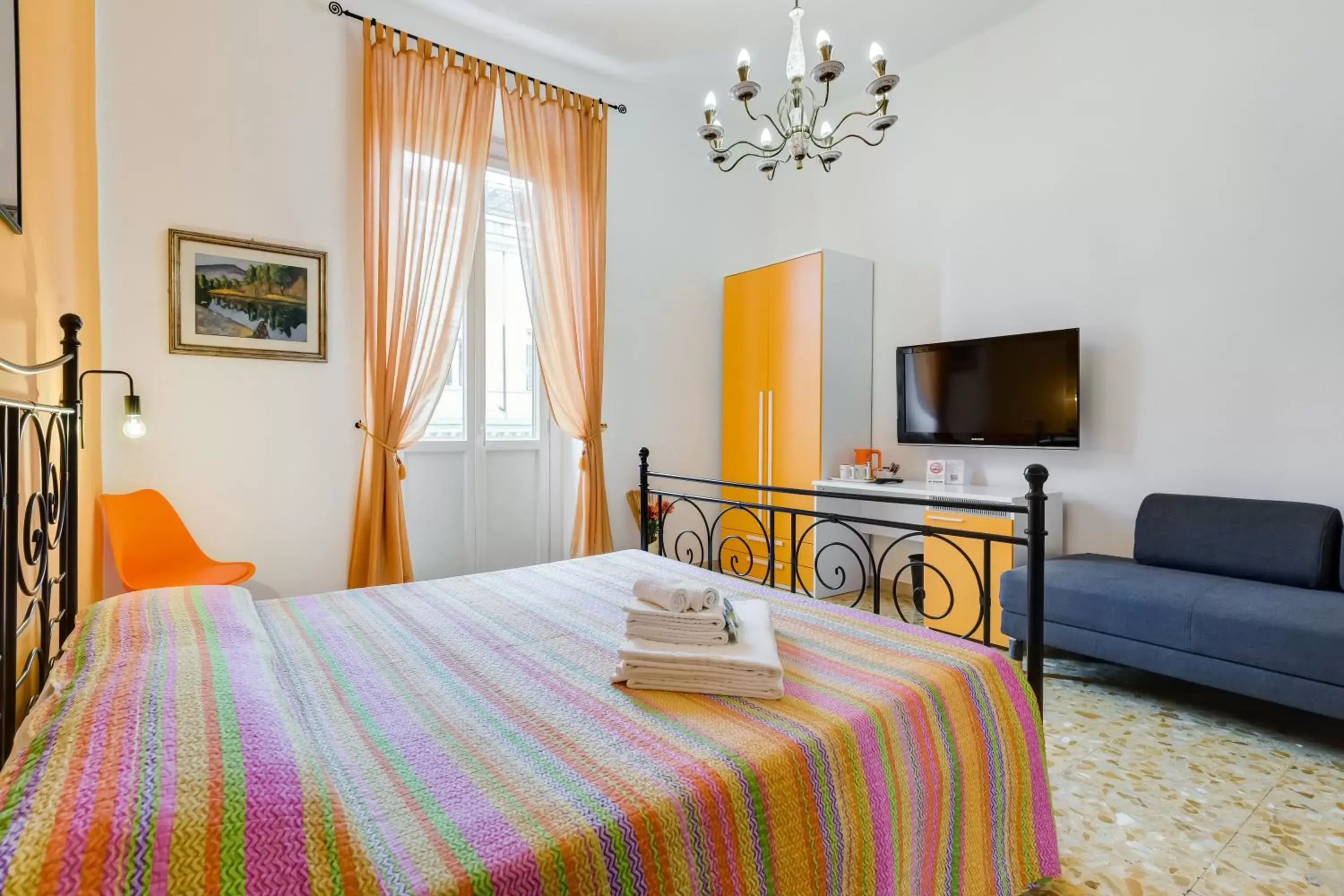 TV and multimedia, Bed in 2 Passi Al Colosseo B&B