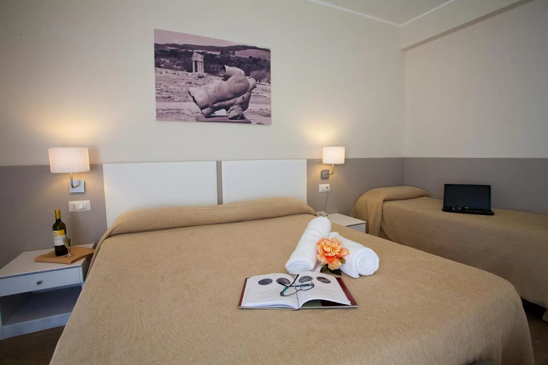 Photo of the whole room, Bed in Hotel Costazzurra Museum & Spa