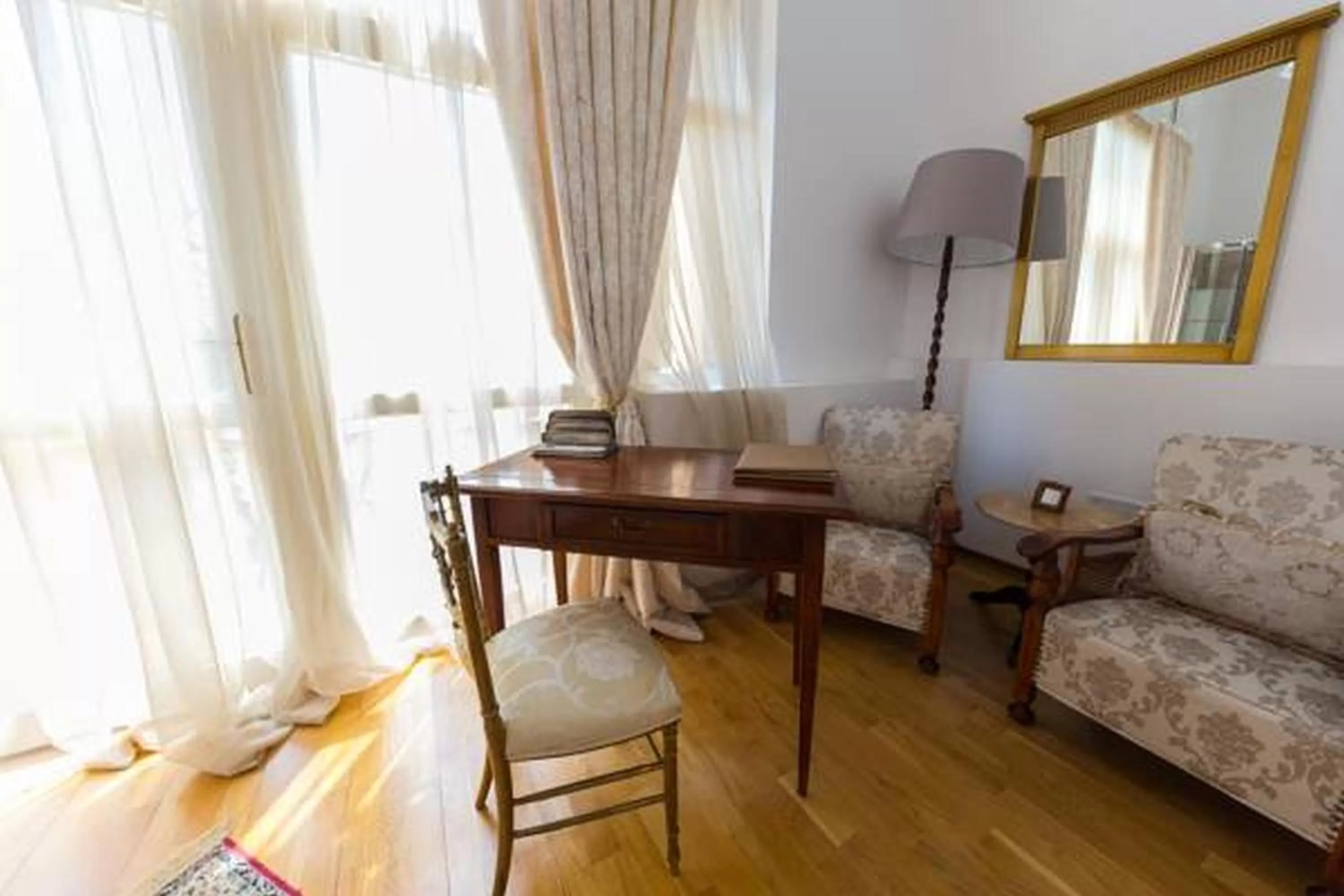 Grand Boutique Hotel