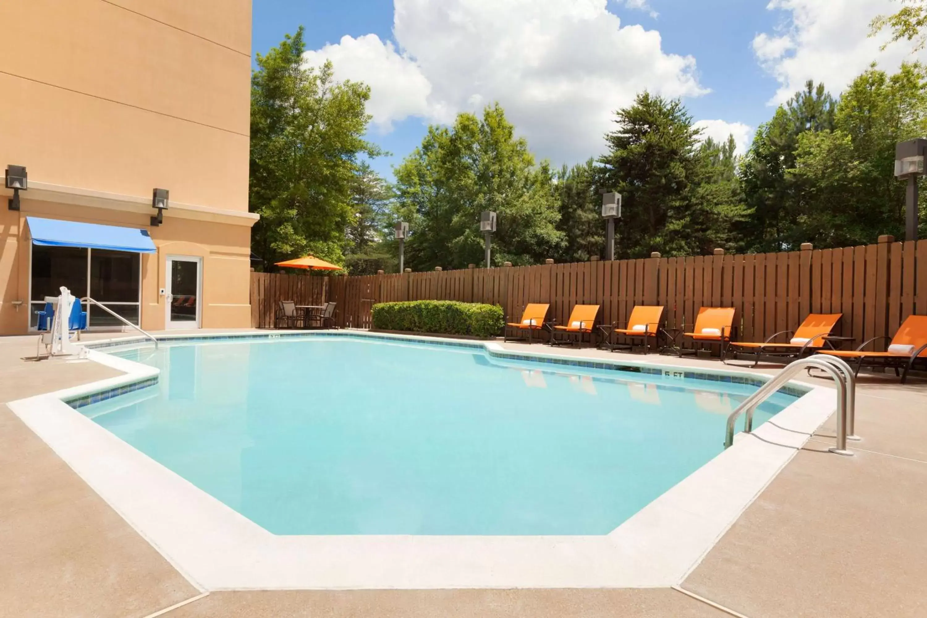 Property building, Swimming Pool in Embassy Suites by Hilton Atlanta Airport