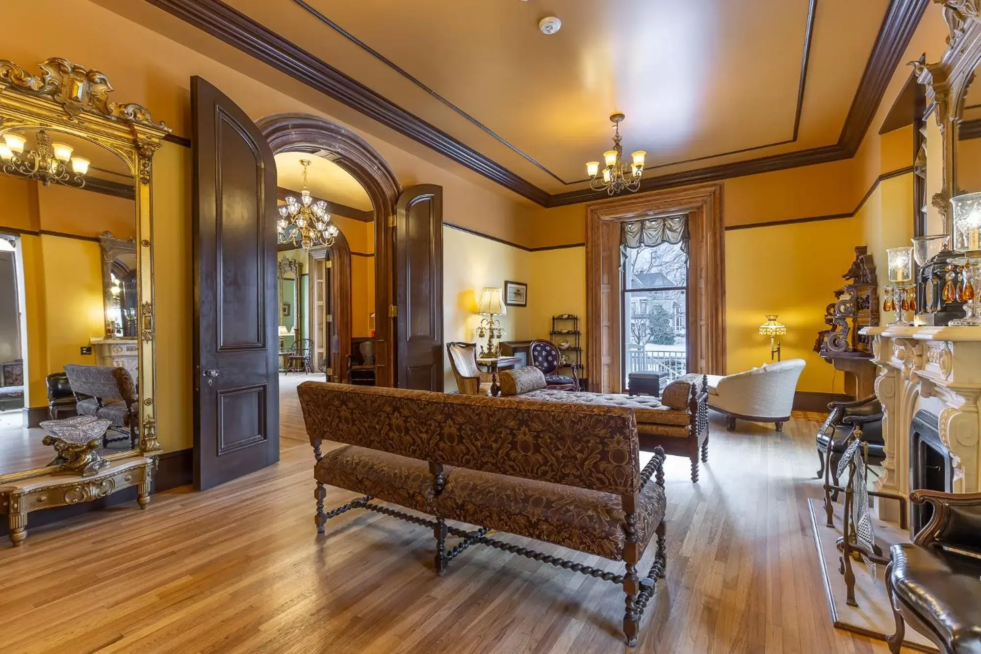 Living room, Lobby/Reception in Steele Mansion Inn & Gathering Hub