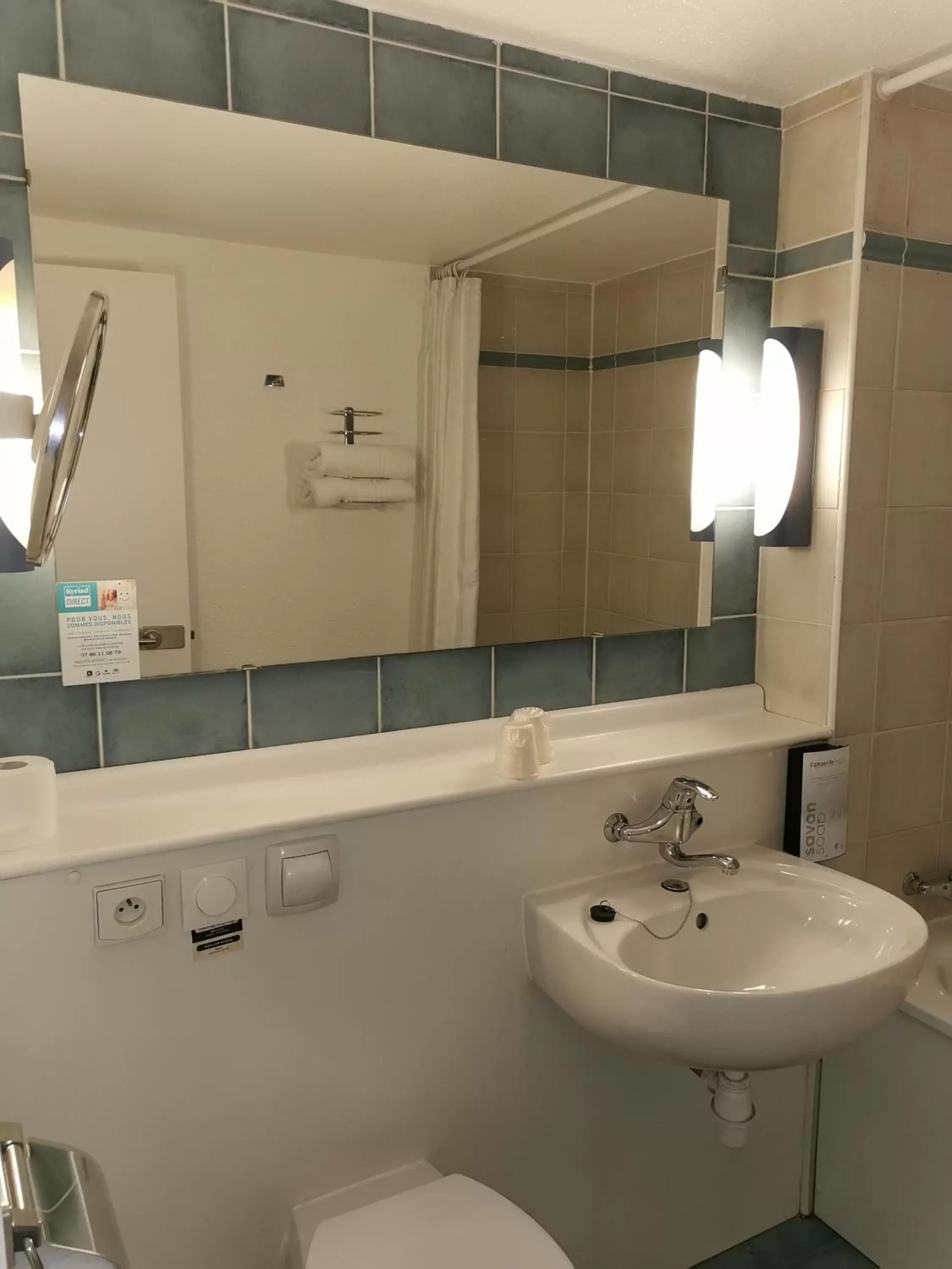Bathroom in Kyriad Direct Lyon Sud - Chasse-Sur-Rhône