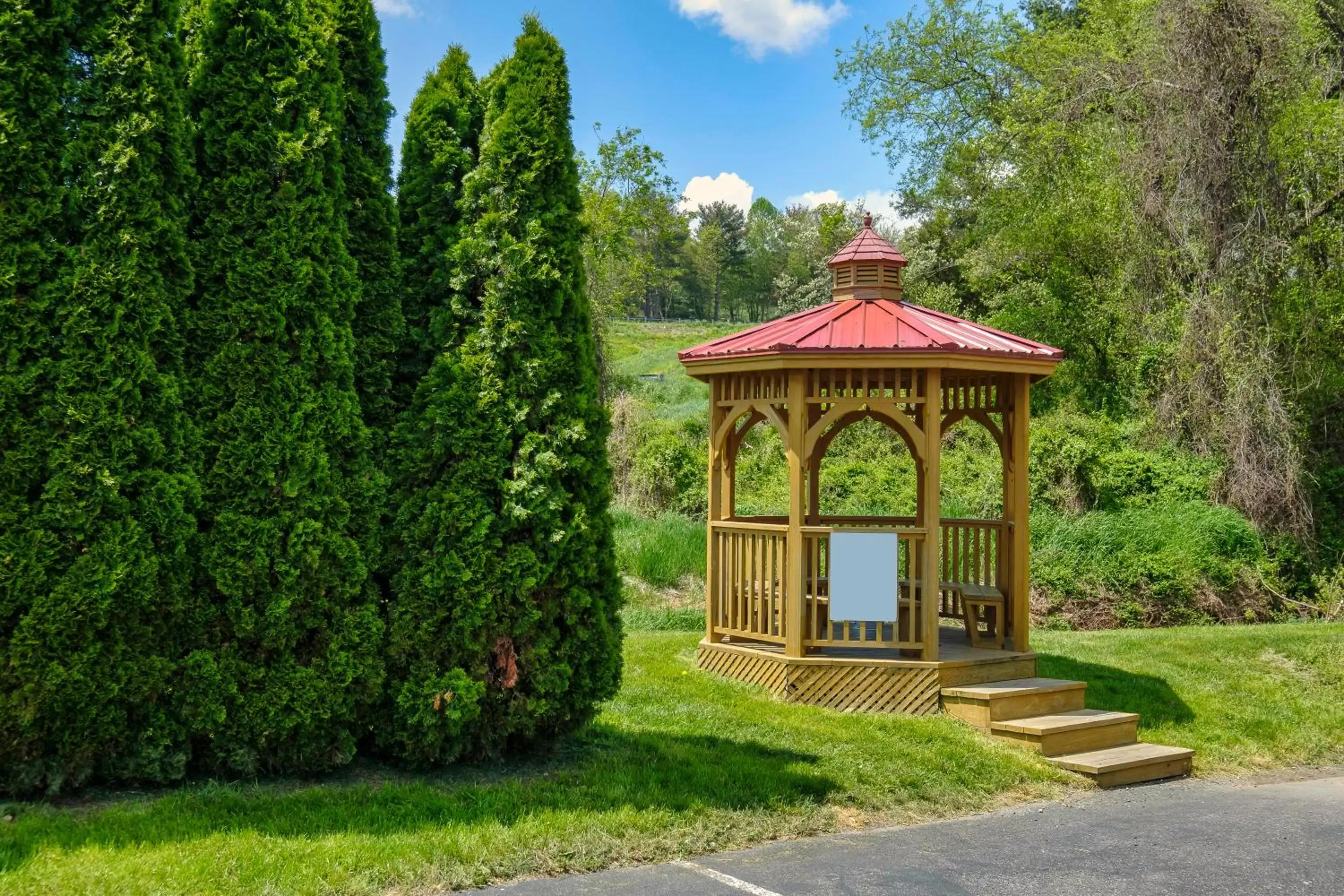 Property building, Garden in Red Roof Inn Hillsville