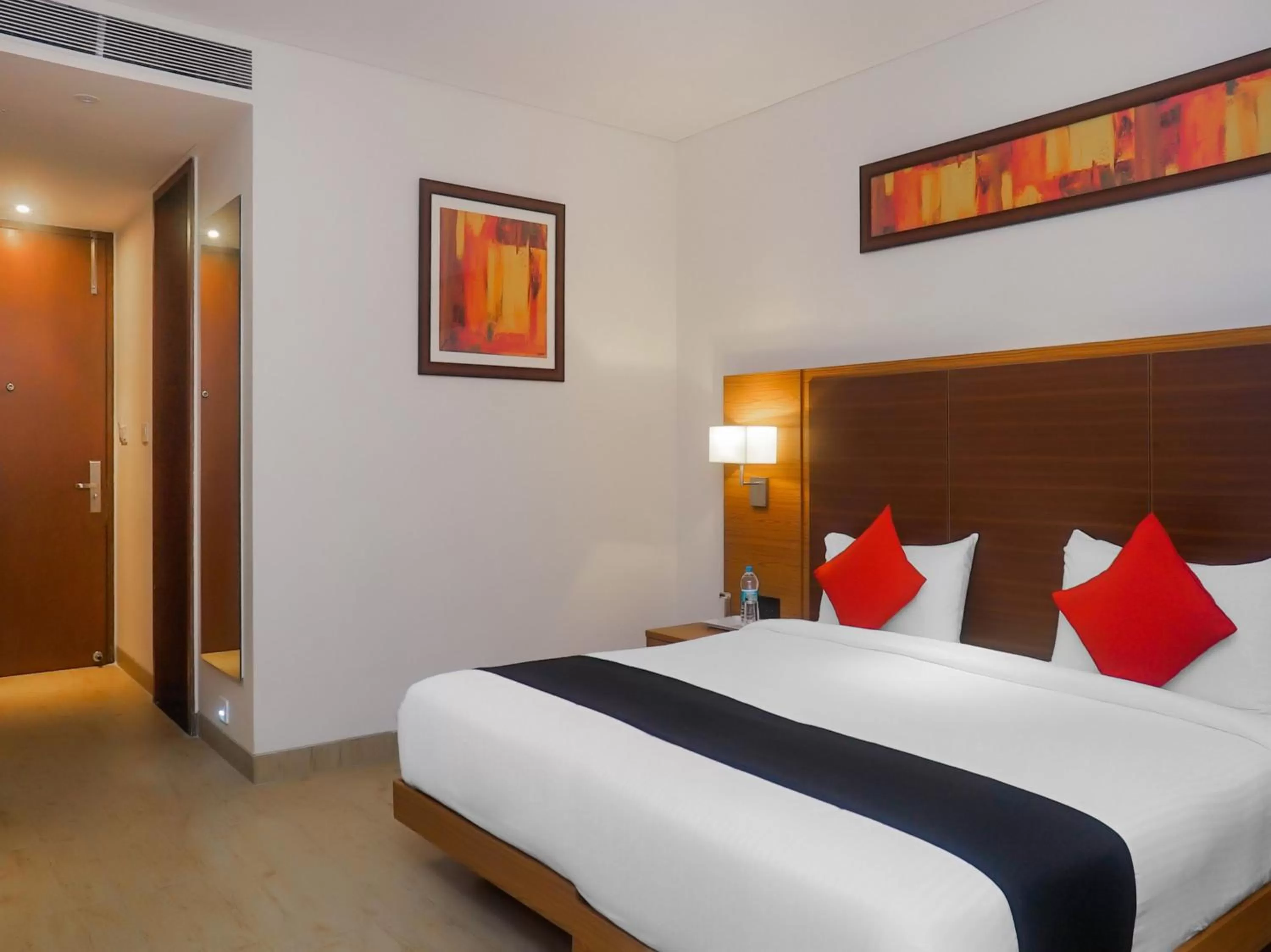 Bedroom, Bed in Grand Tamanna Hotel