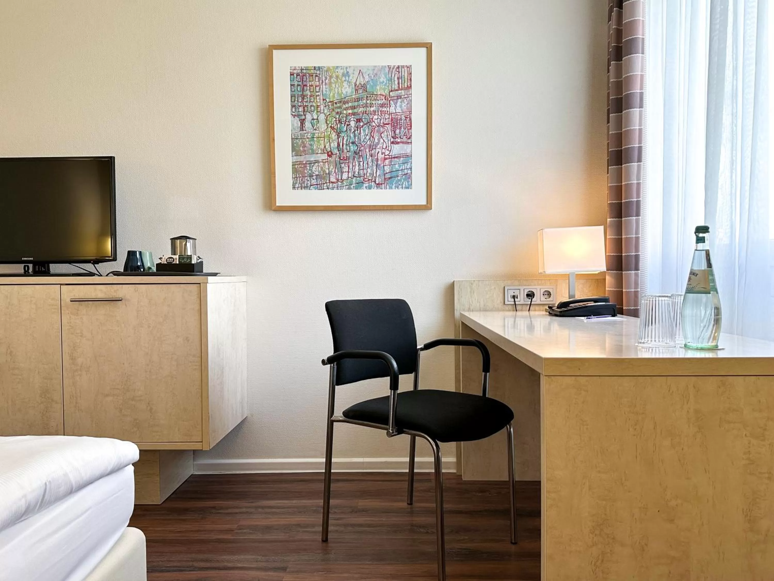 Coffee/tea facilities, TV/Entertainment Center in Mercure Hotel Düsseldorf Süd