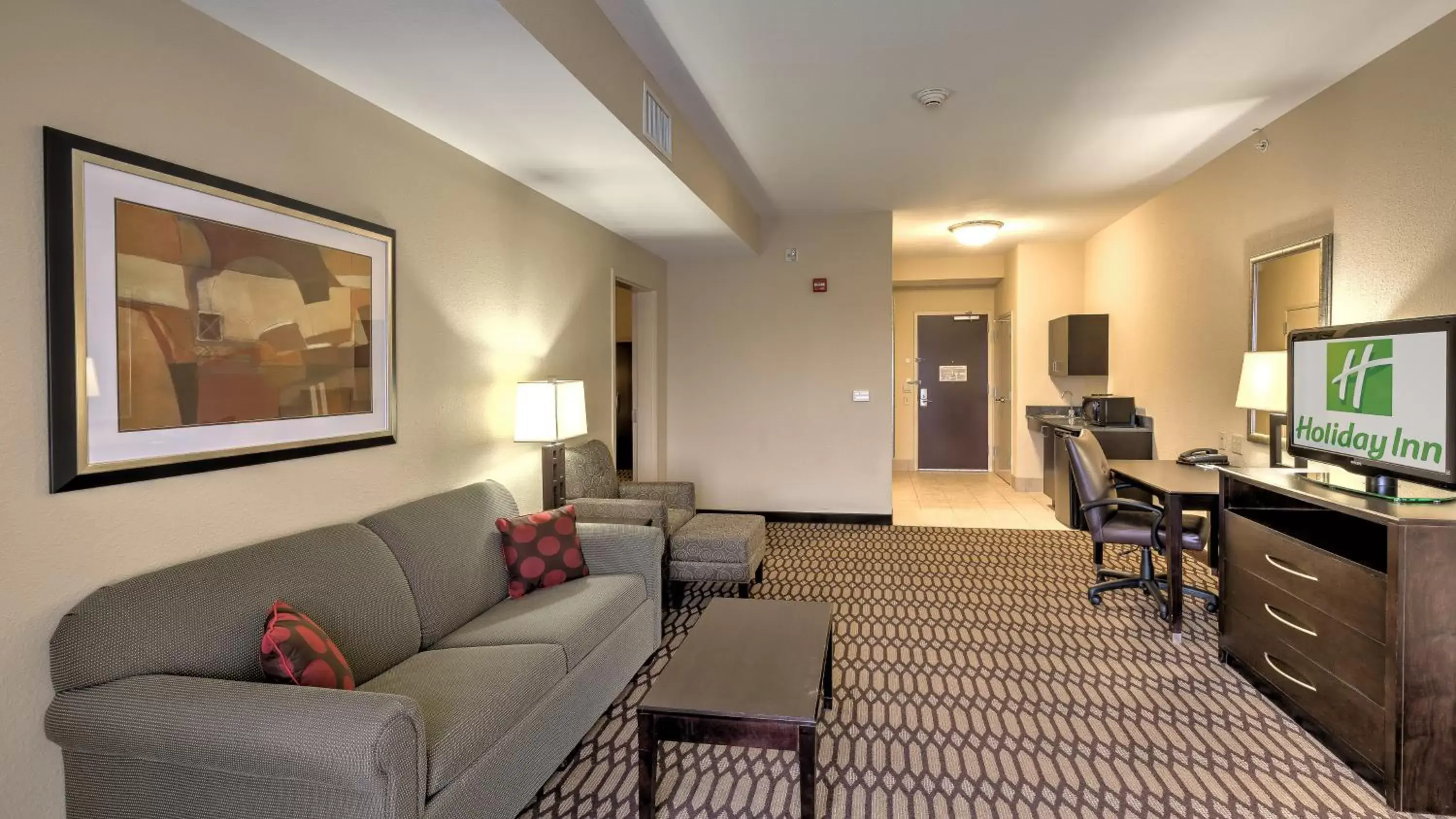 Photo of the whole room, Seating Area in Holiday Inn North Quail Springs, an IHG Hotel