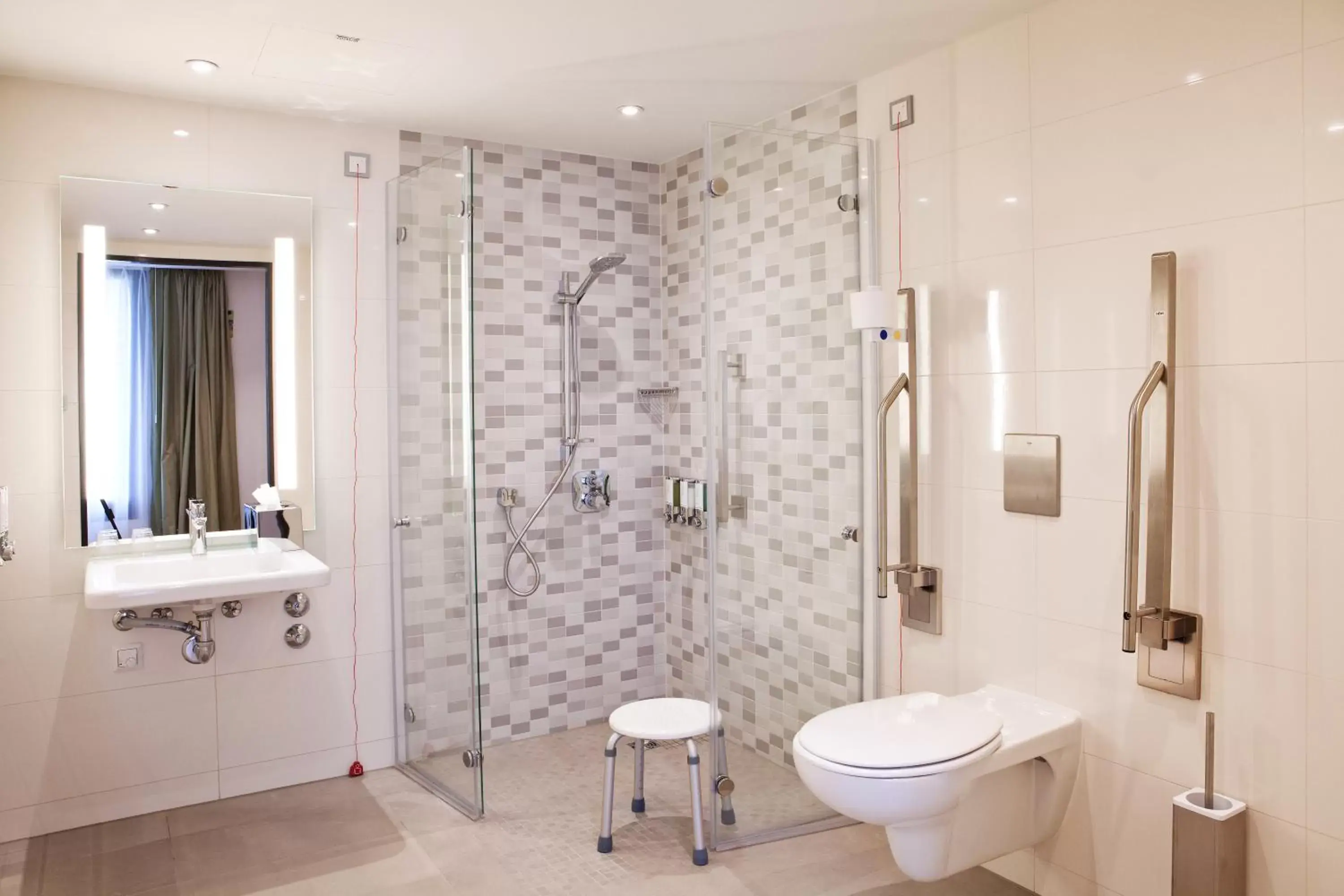 Bathroom in Hampton By Hilton Aachen Tivoli