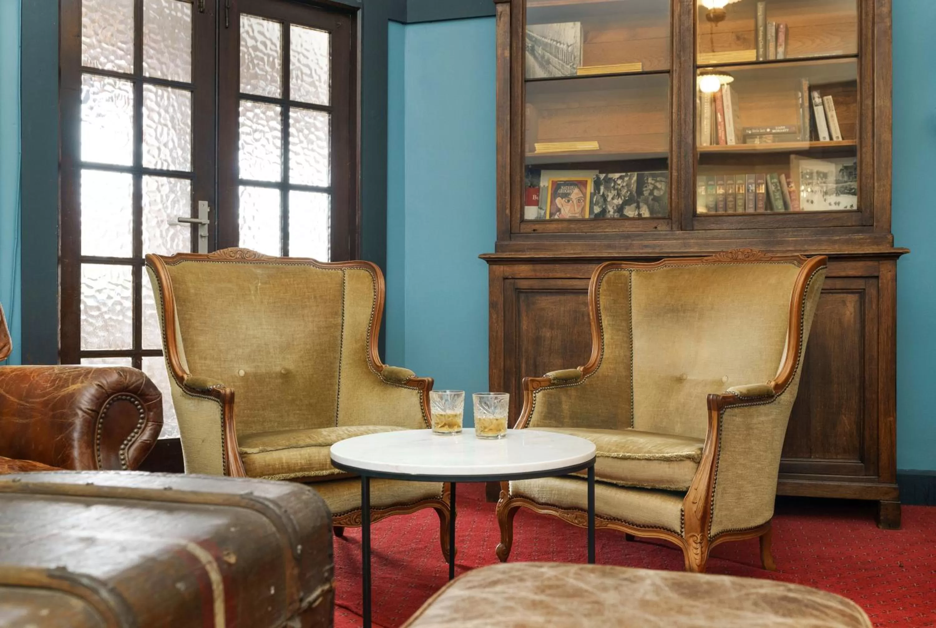 Communal lounge/ TV room in Bundanoon Hotel