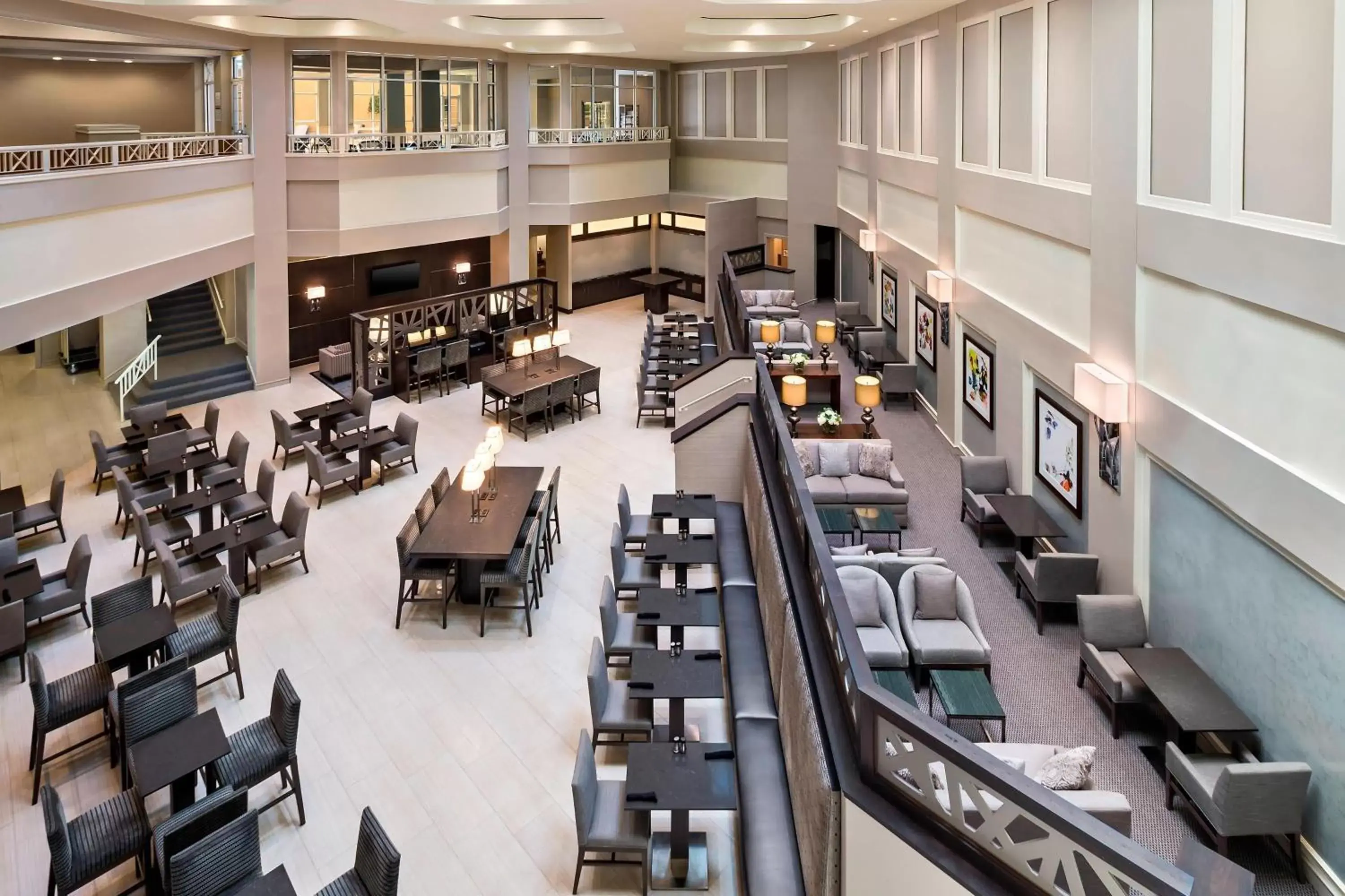 Lobby or reception in Sheraton Suites Galleria Atlanta