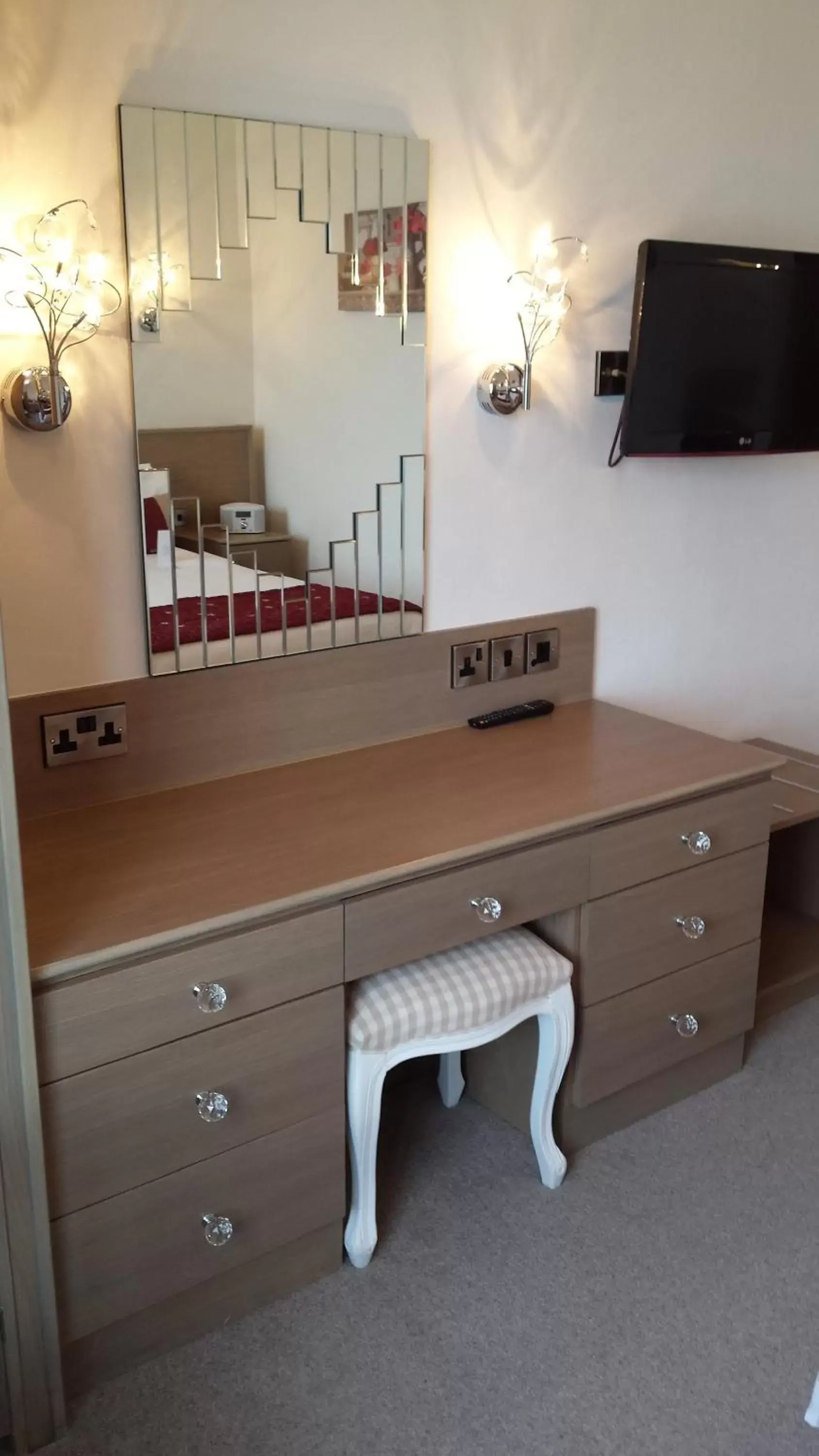 Seating area, TV/Entertainment Center in Expanse Hotel