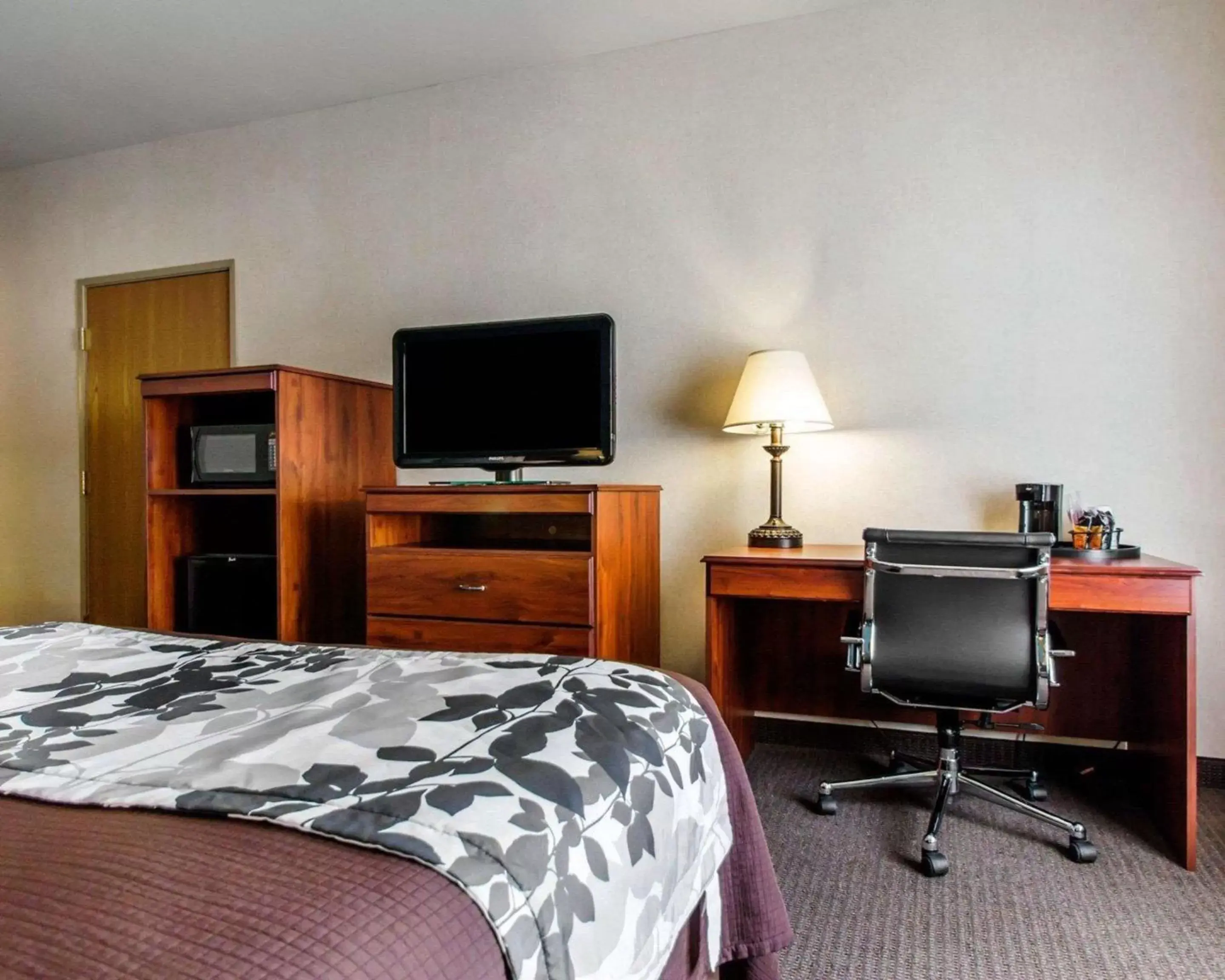 Photo of the whole room, TV/Entertainment Center in Sleep Inn & Suites Evansville