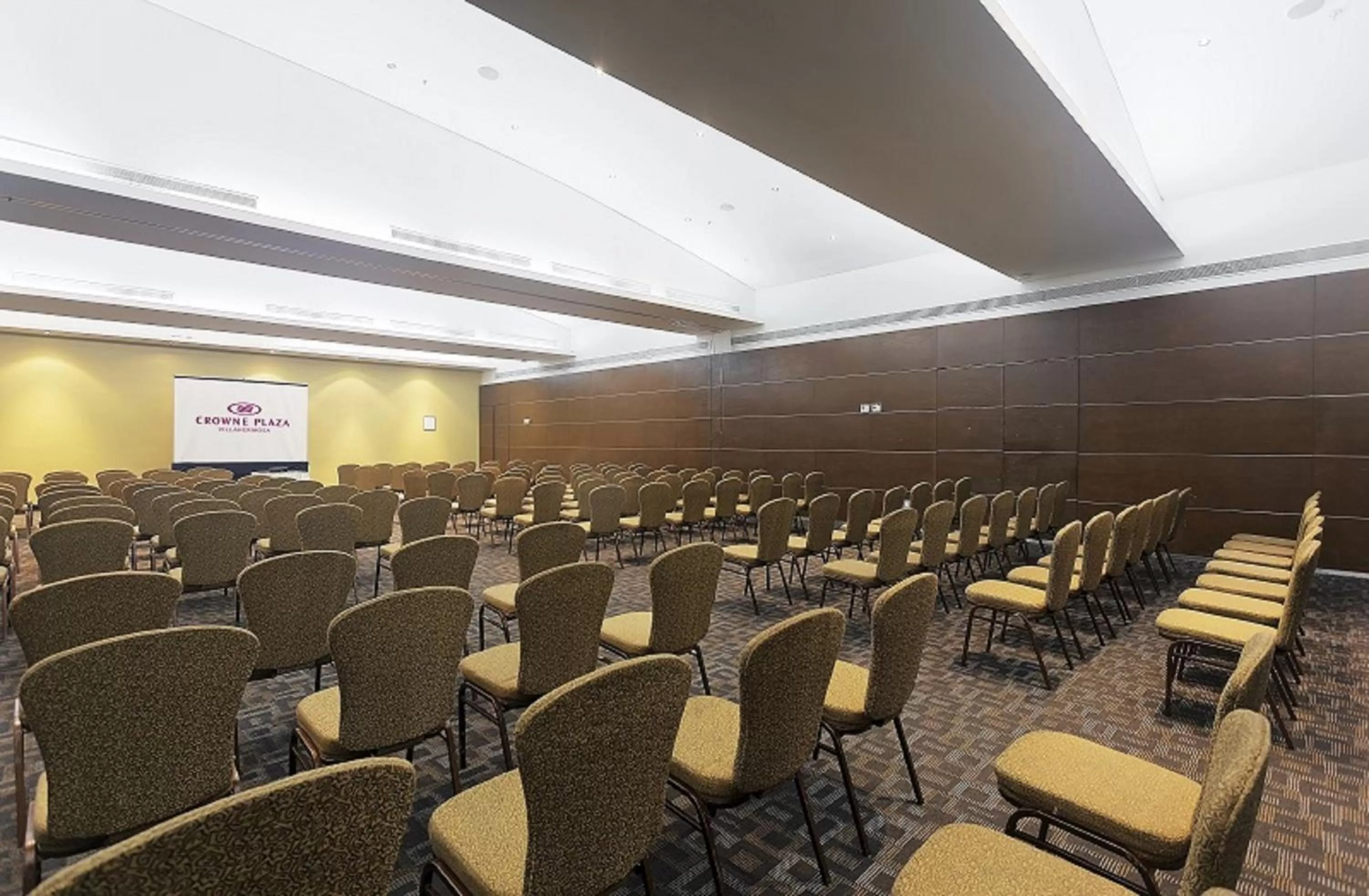 Meeting/conference room in Crowne Plaza Villahermosa by IHG