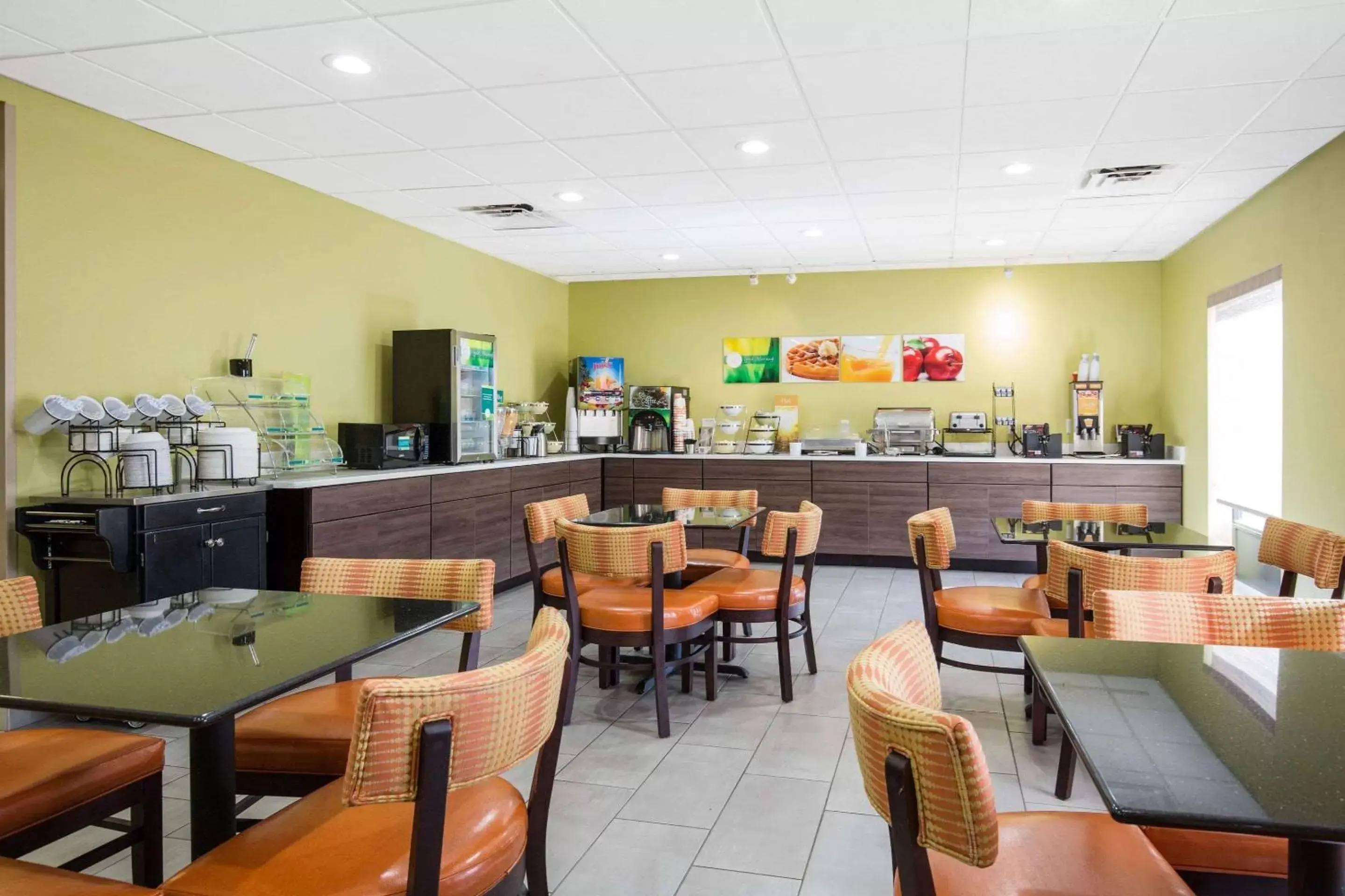 Restaurant/Places to Eat in Quality Inn & Suites Arnold