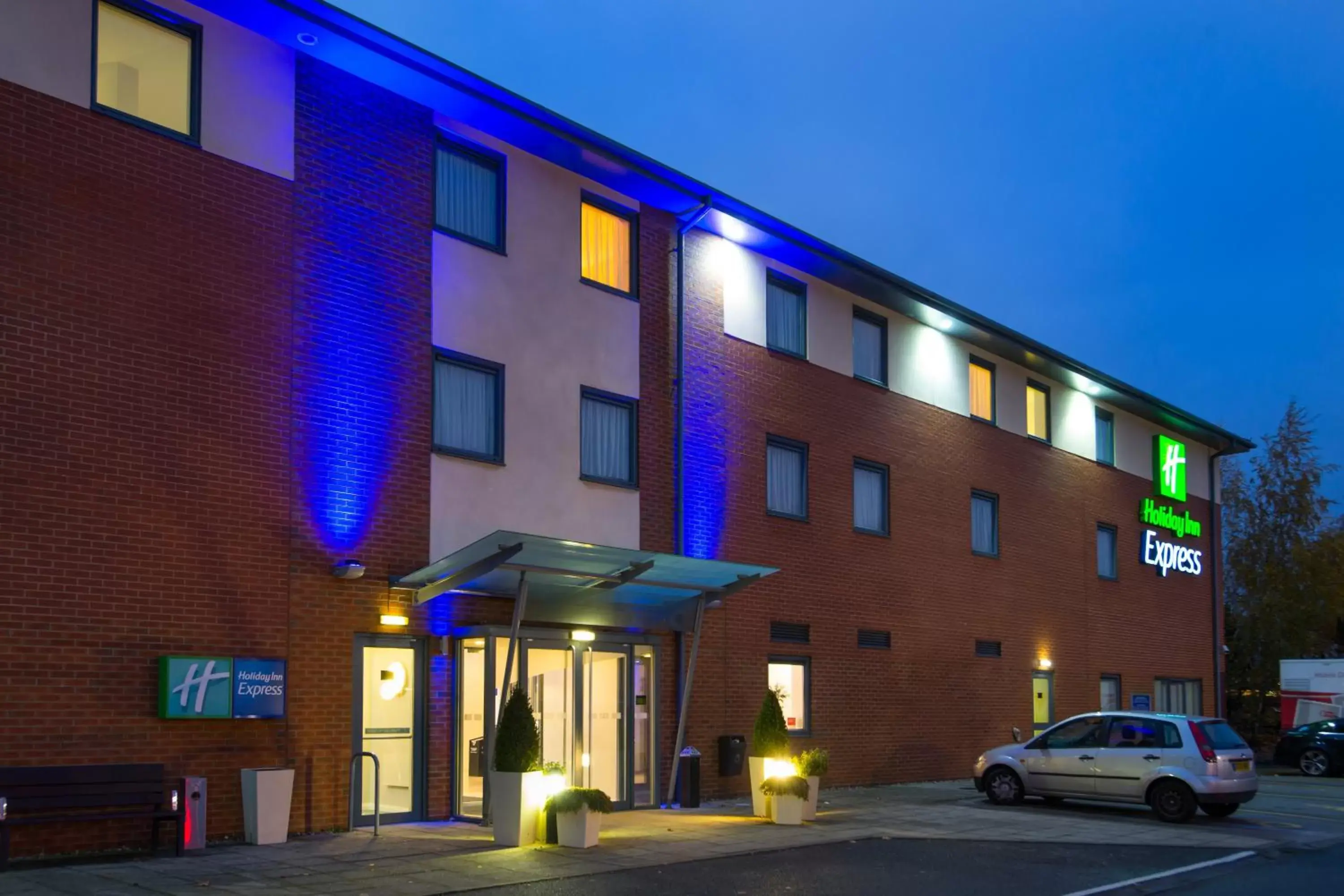 Property Building in Holiday Inn Express Bedford, an IHG Hotel