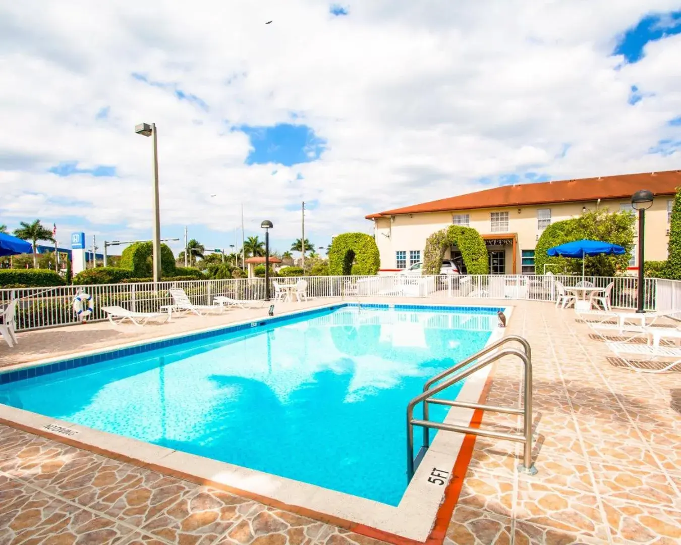 Swimming Pool in Baymont by Wyndham Florida City Swimming Pool in Baymont by Wyndham Florida City