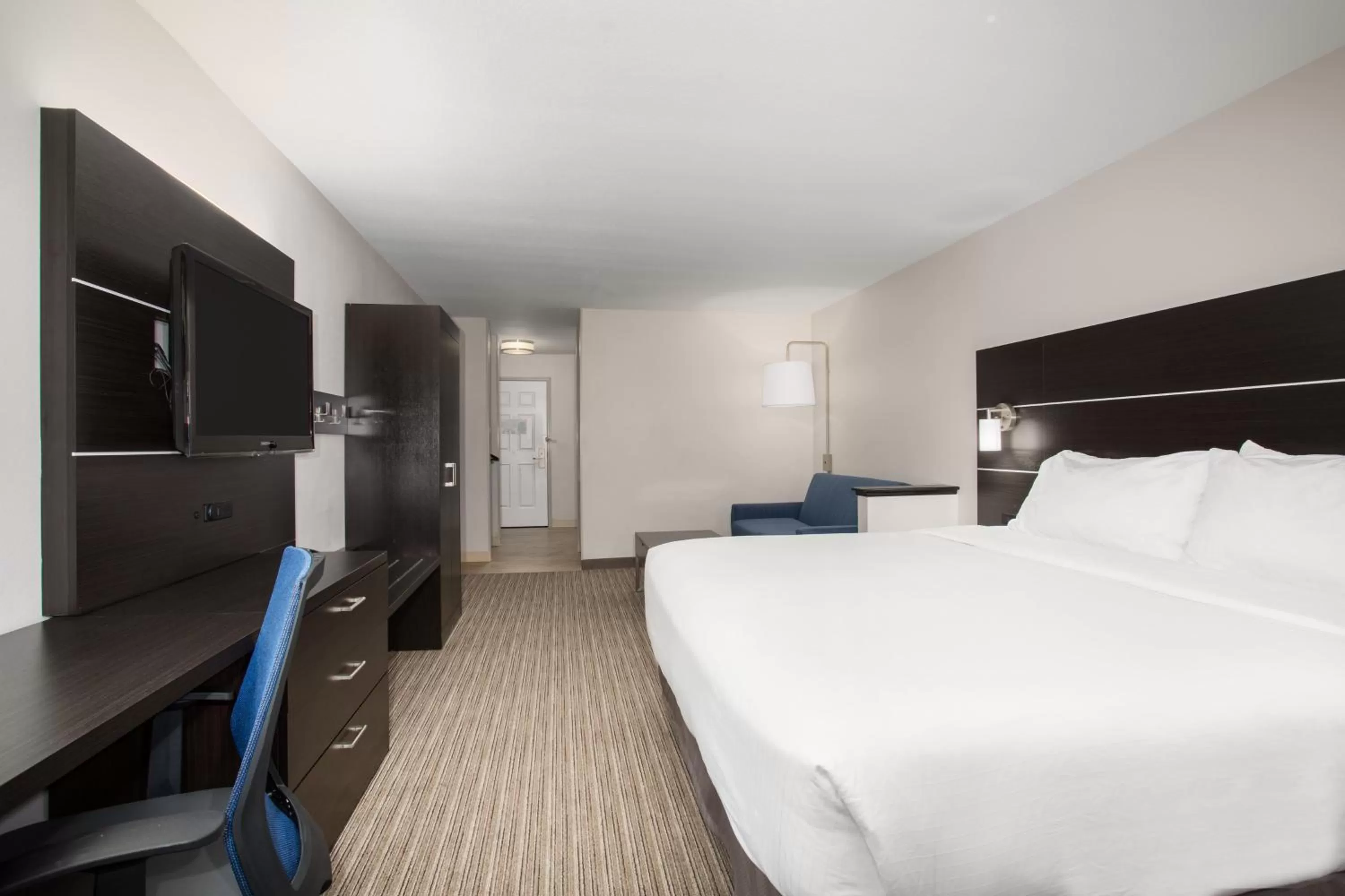 Photo of the whole room, Bed in Holiday Inn Express & Suites Ft Collins by IHG
