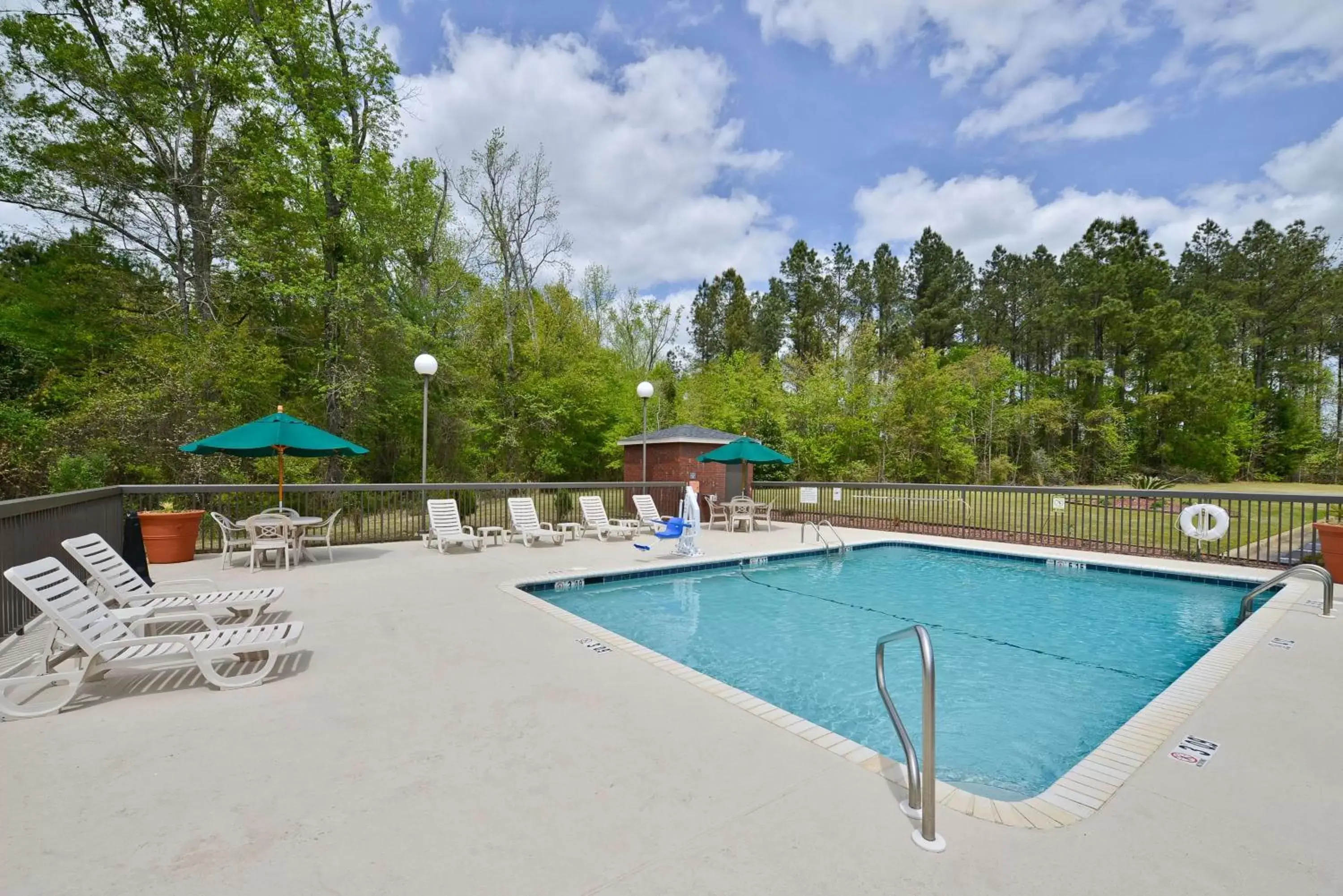 Pool view, Swimming Pool in Hampton Inn - Greenville